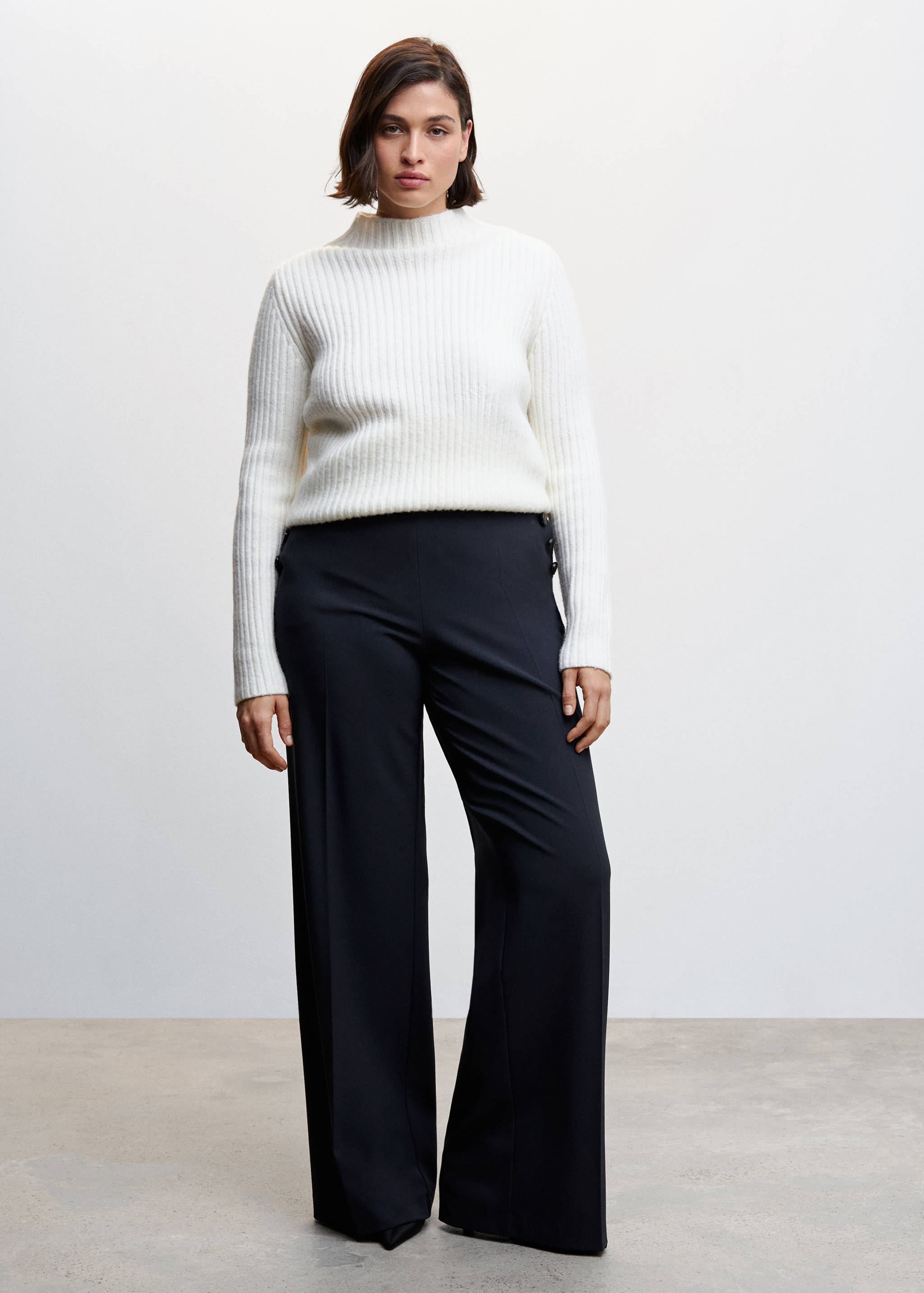 Side buttons trousers - Details of the article 3