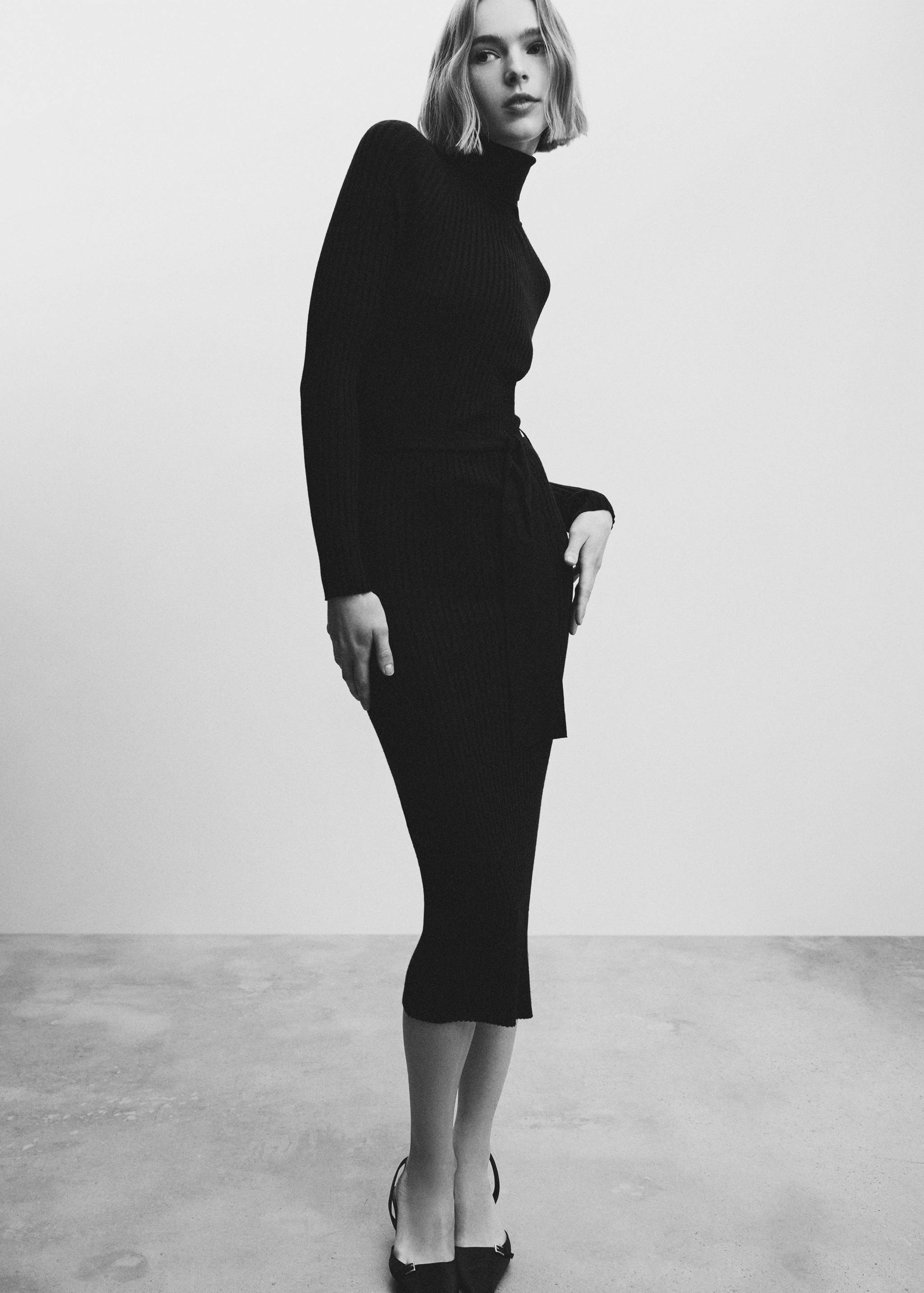 Ribbed dress with knot detail - Details of the article 2