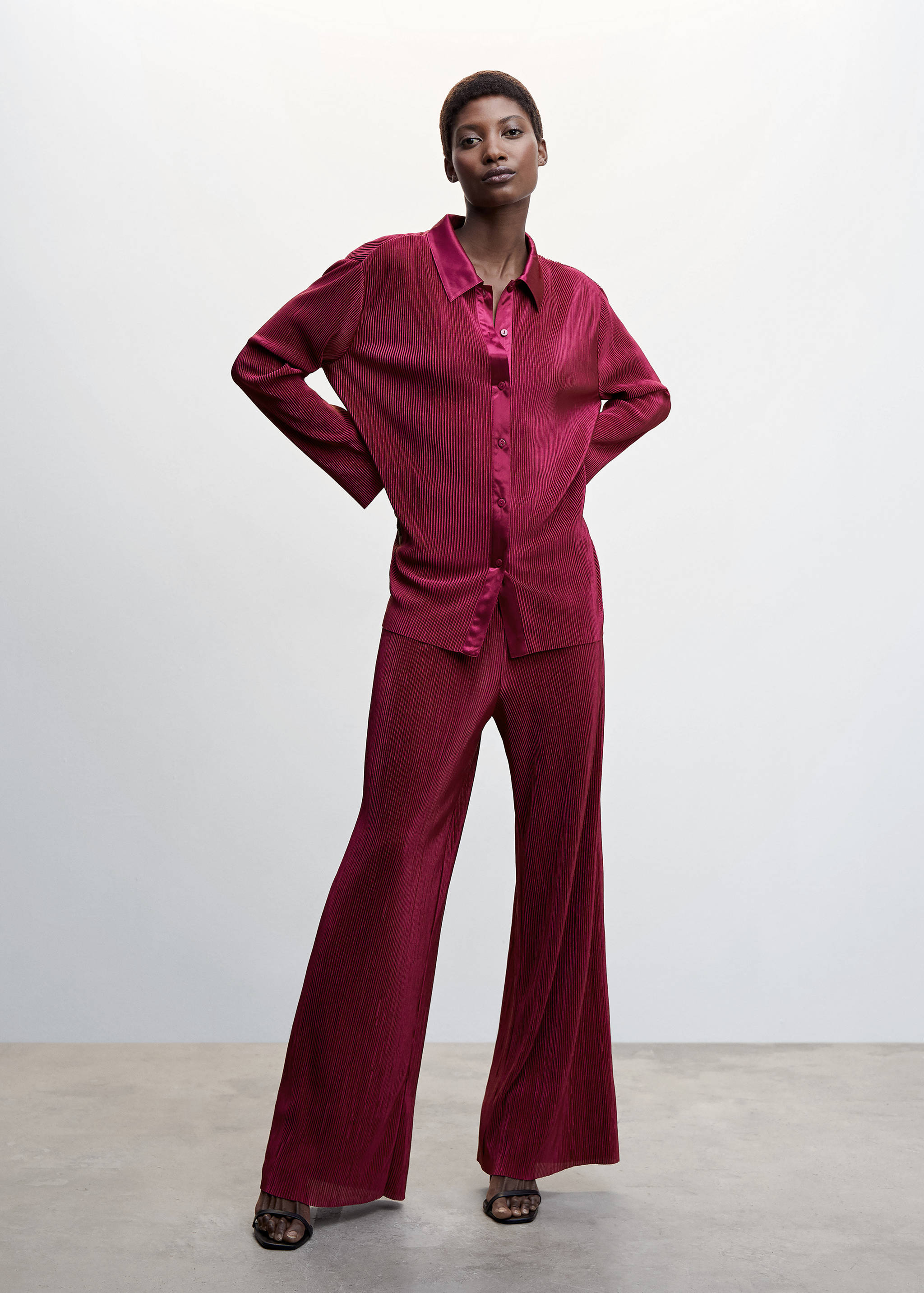 Camisa plisada - Plano general