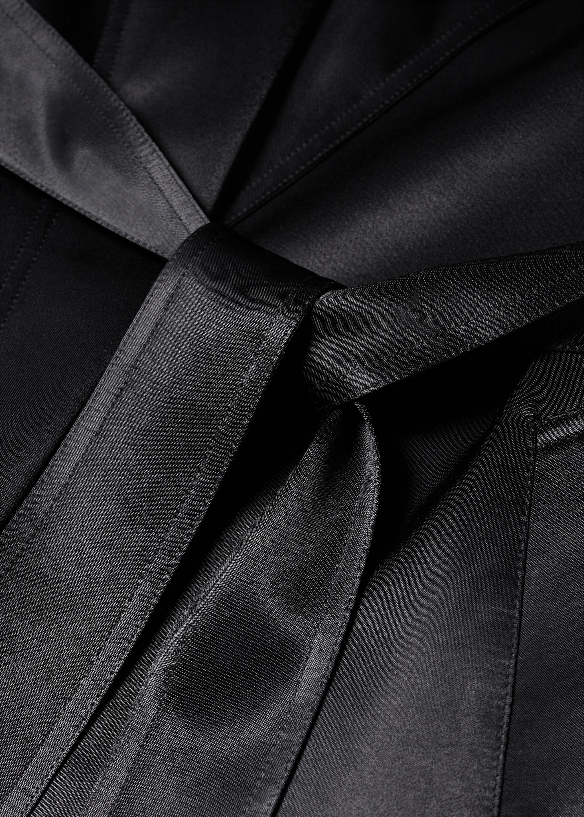 Satin-effect trench coat with belt - Details of the article 8