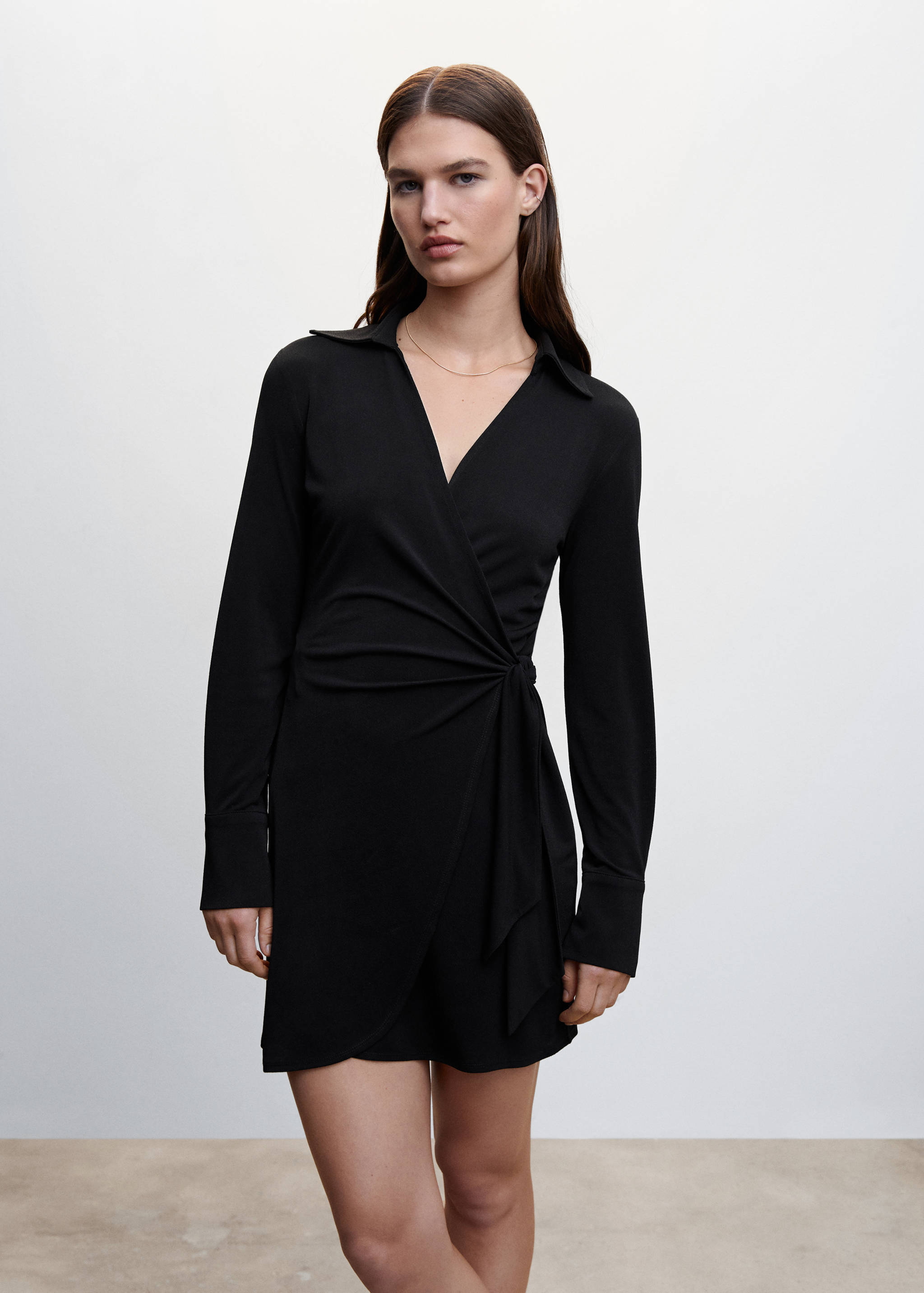 Kurzes Kleid in Wickel-Optik - Mittlere Ansicht