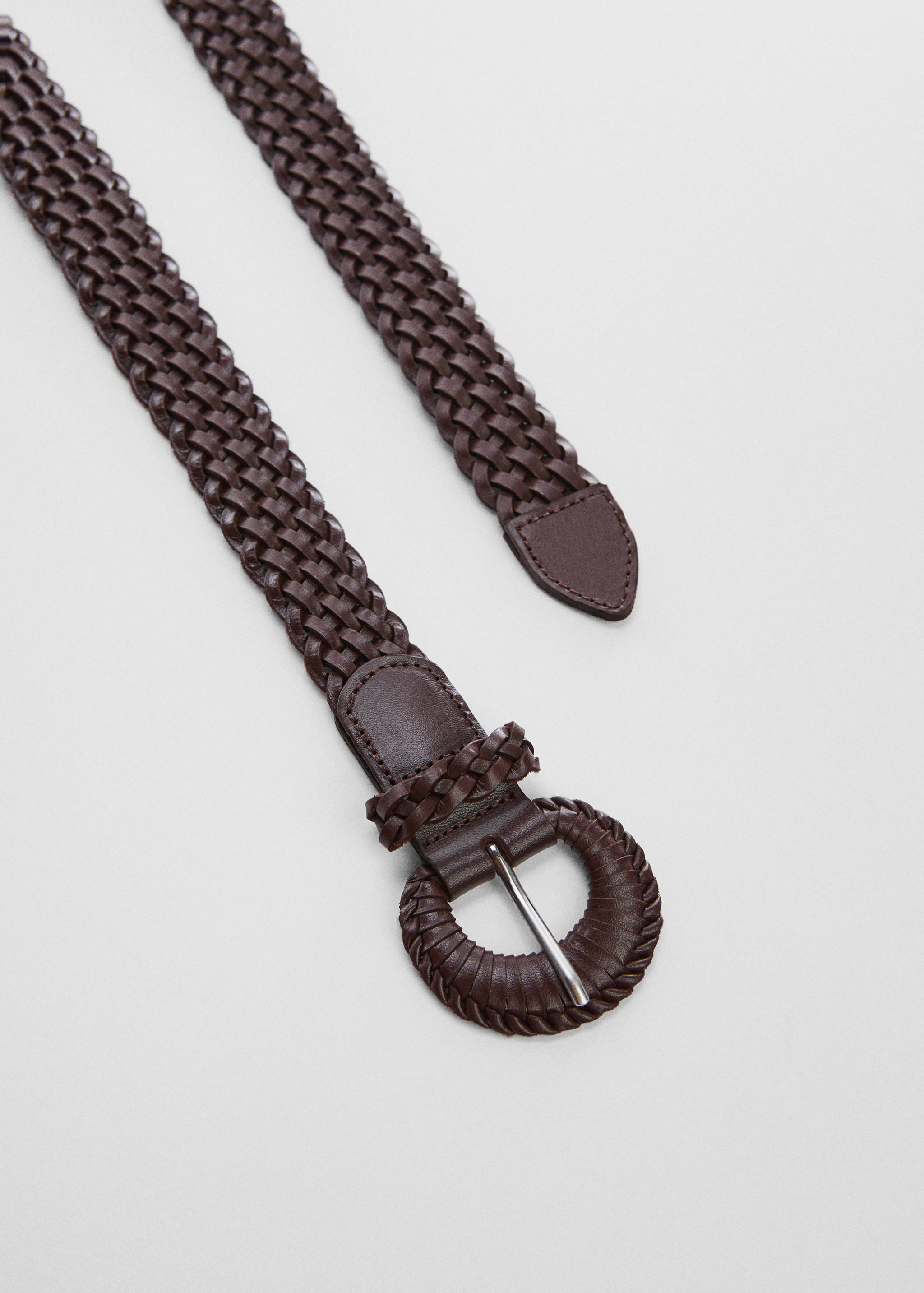 Ceinture en cuir tressée - Plan moyen