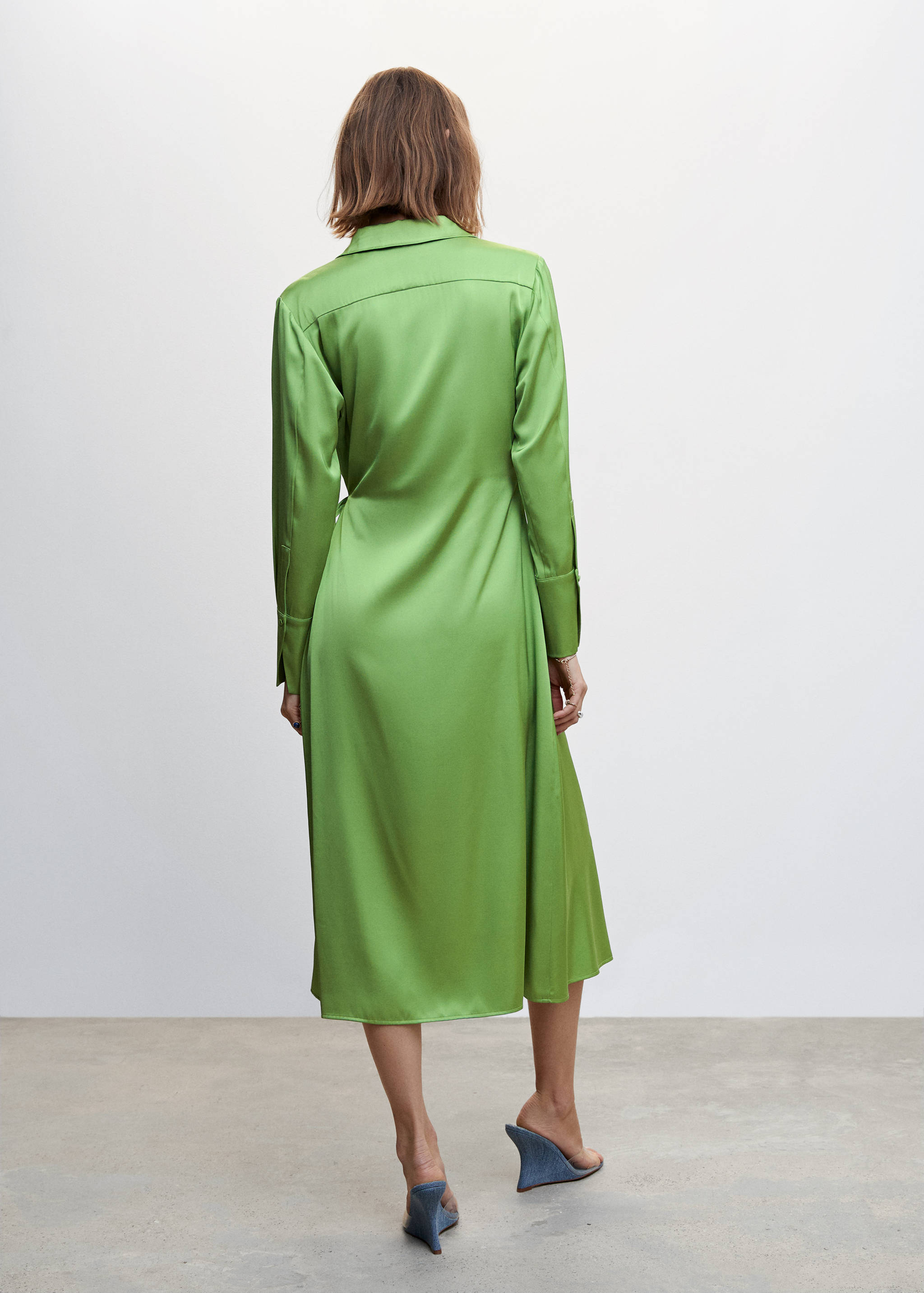Drapiertes Kleid in Satin-Optik - Rückseite des Artikels