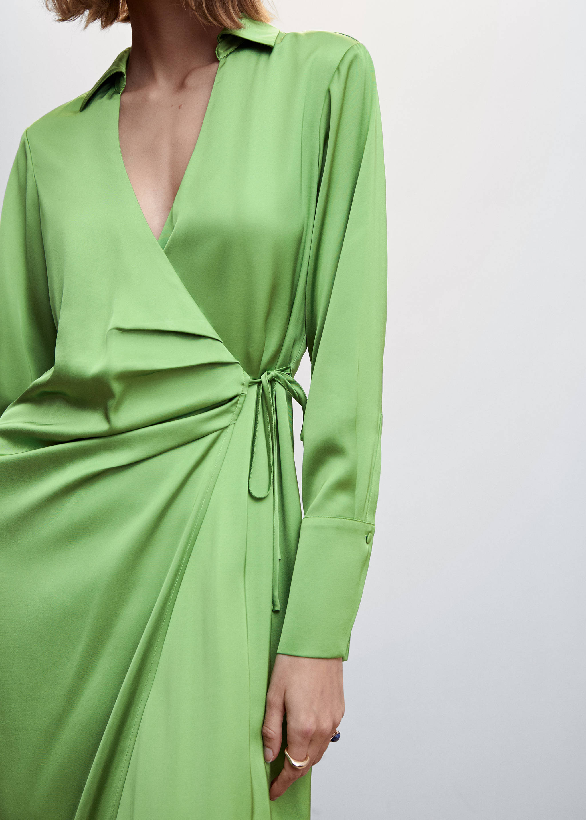 Drapiertes Kleid in Satin-Optik - Detail des Artikels 6
