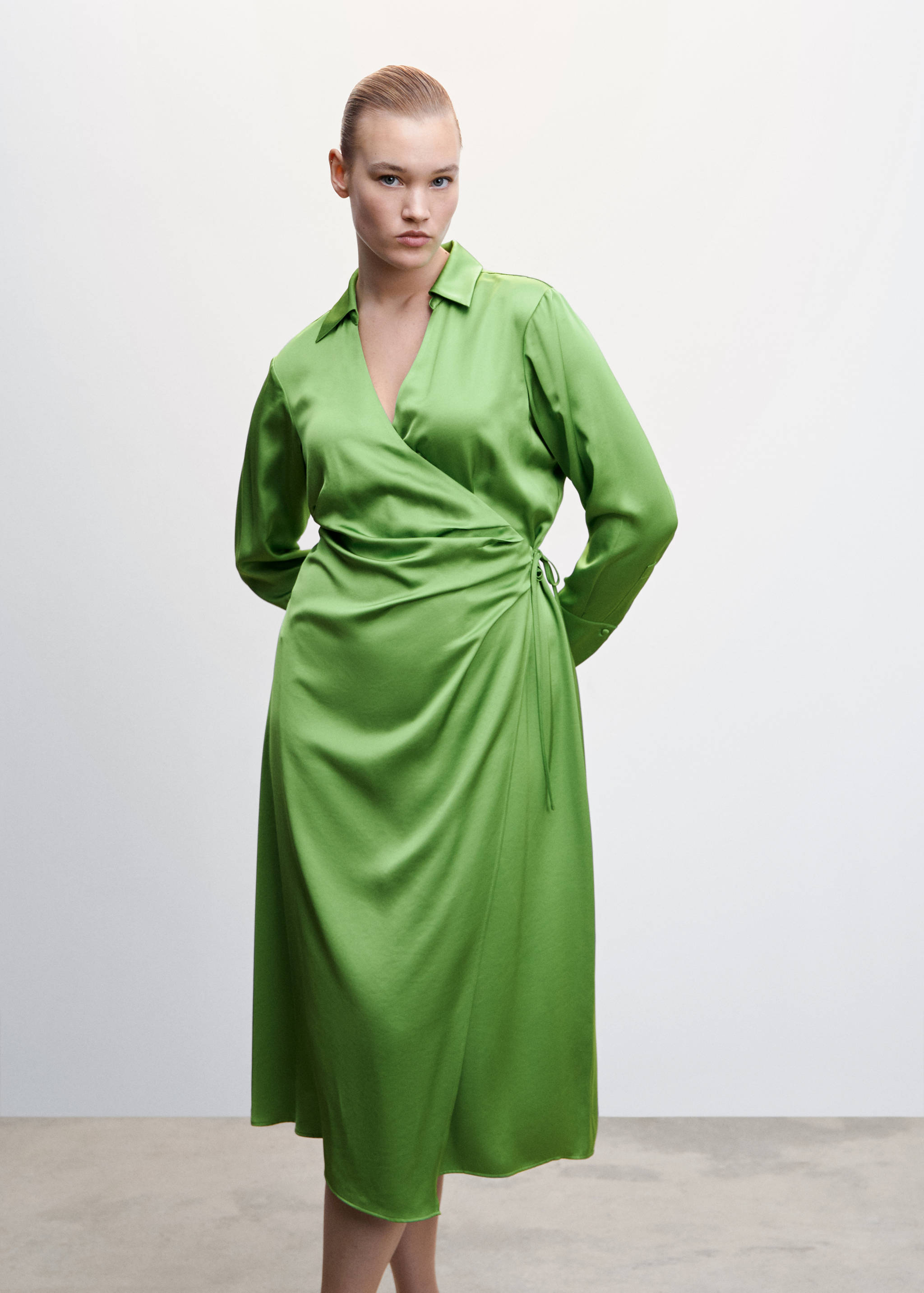 Drapiertes Kleid in Satin-Optik - Detail des Artikels 5