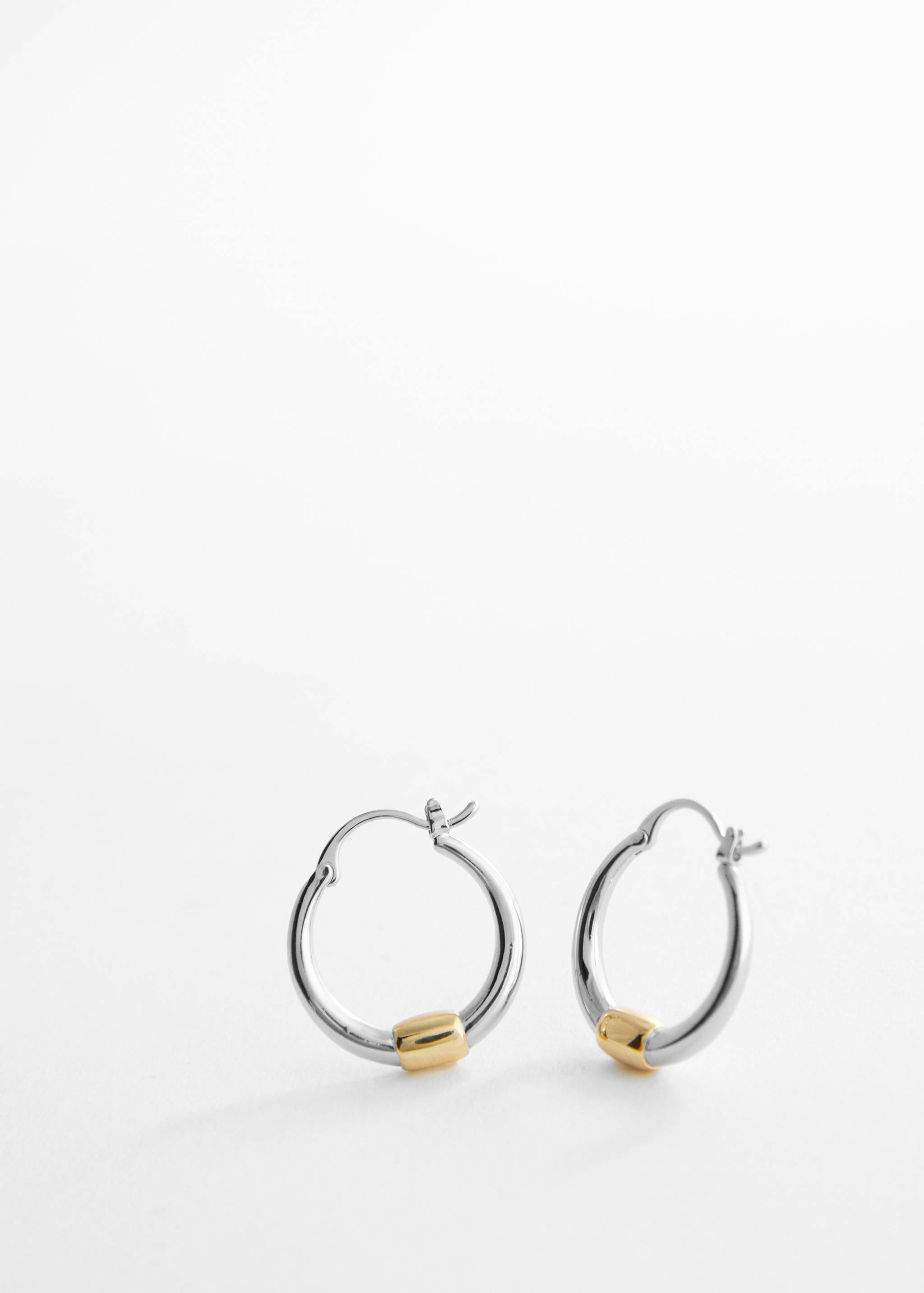 Gold and silver plated hoop earrings - Details of the article 1