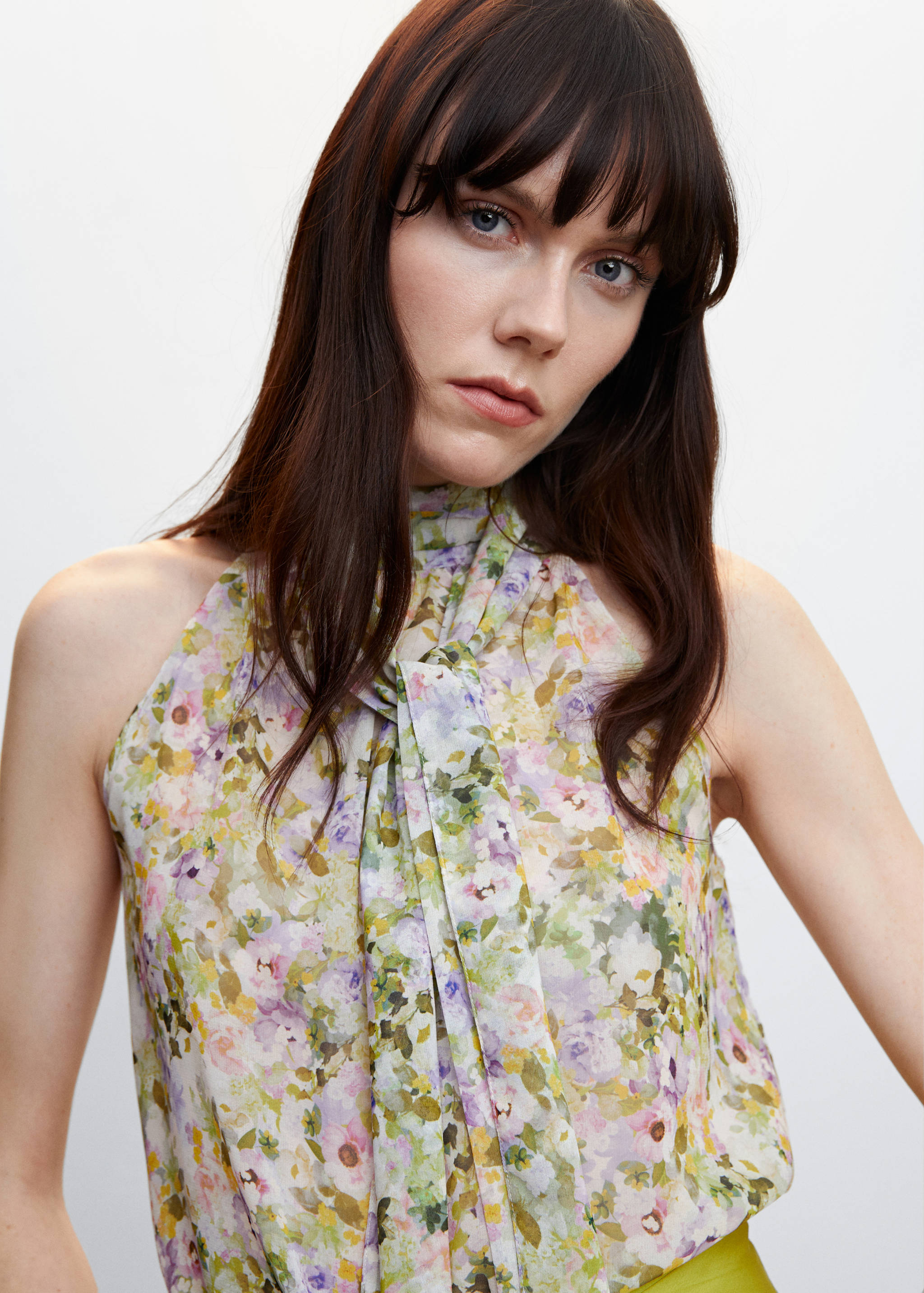 Halter neck blouse with bow - Details of the article 1