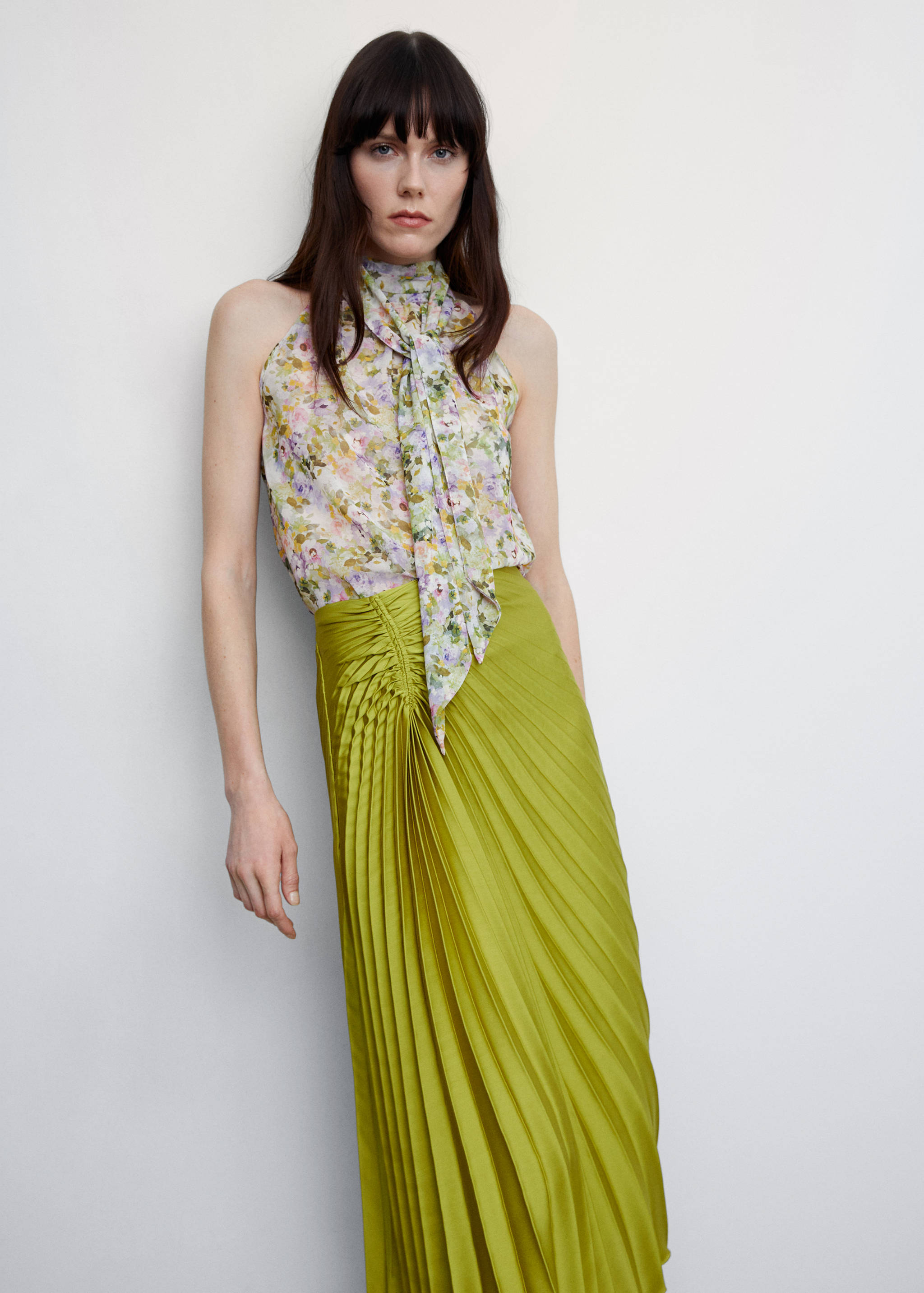 Halter neck blouse with bow - Details of the article 2