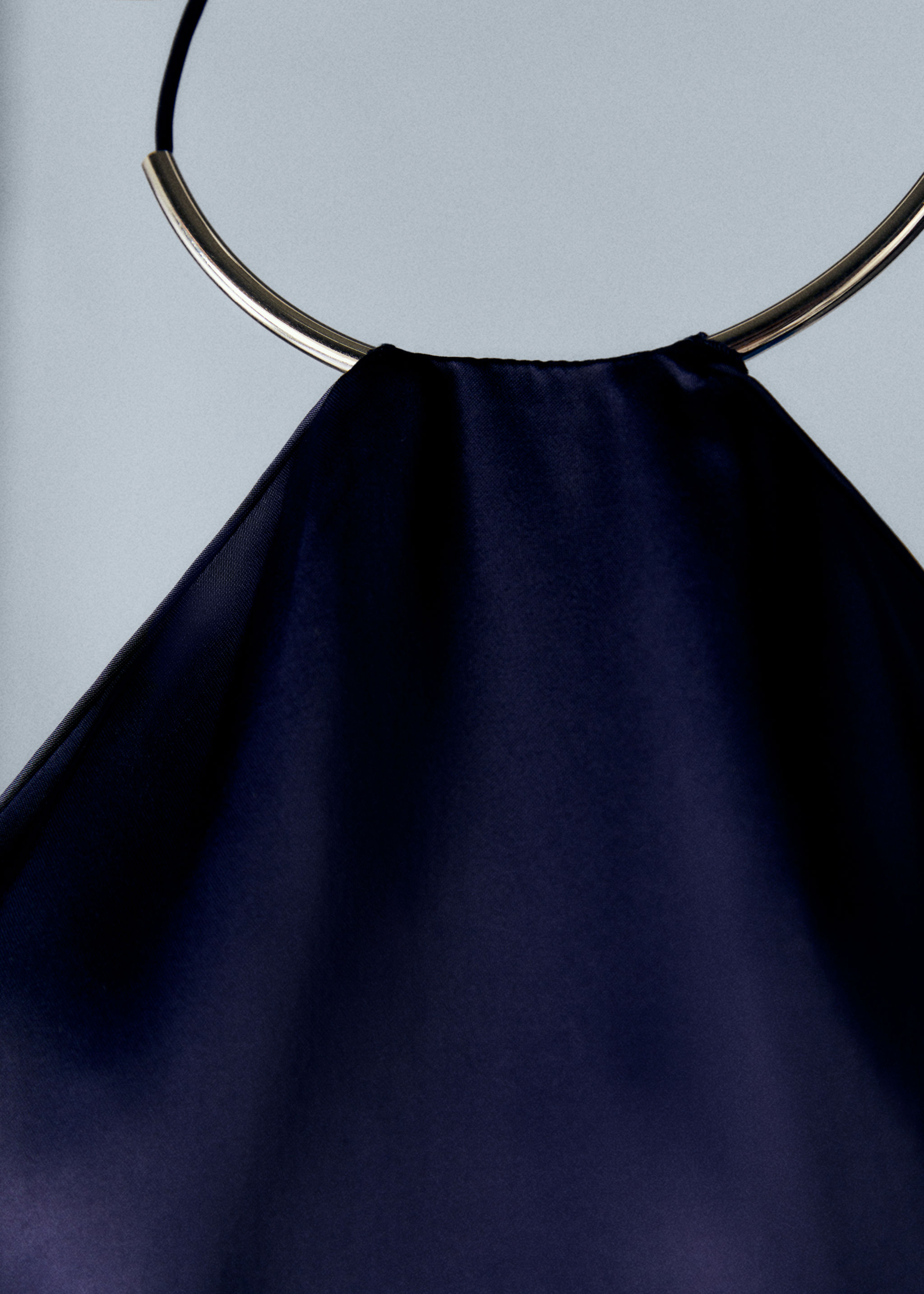 Robe en satin à col rigide - Détail de l'article 8