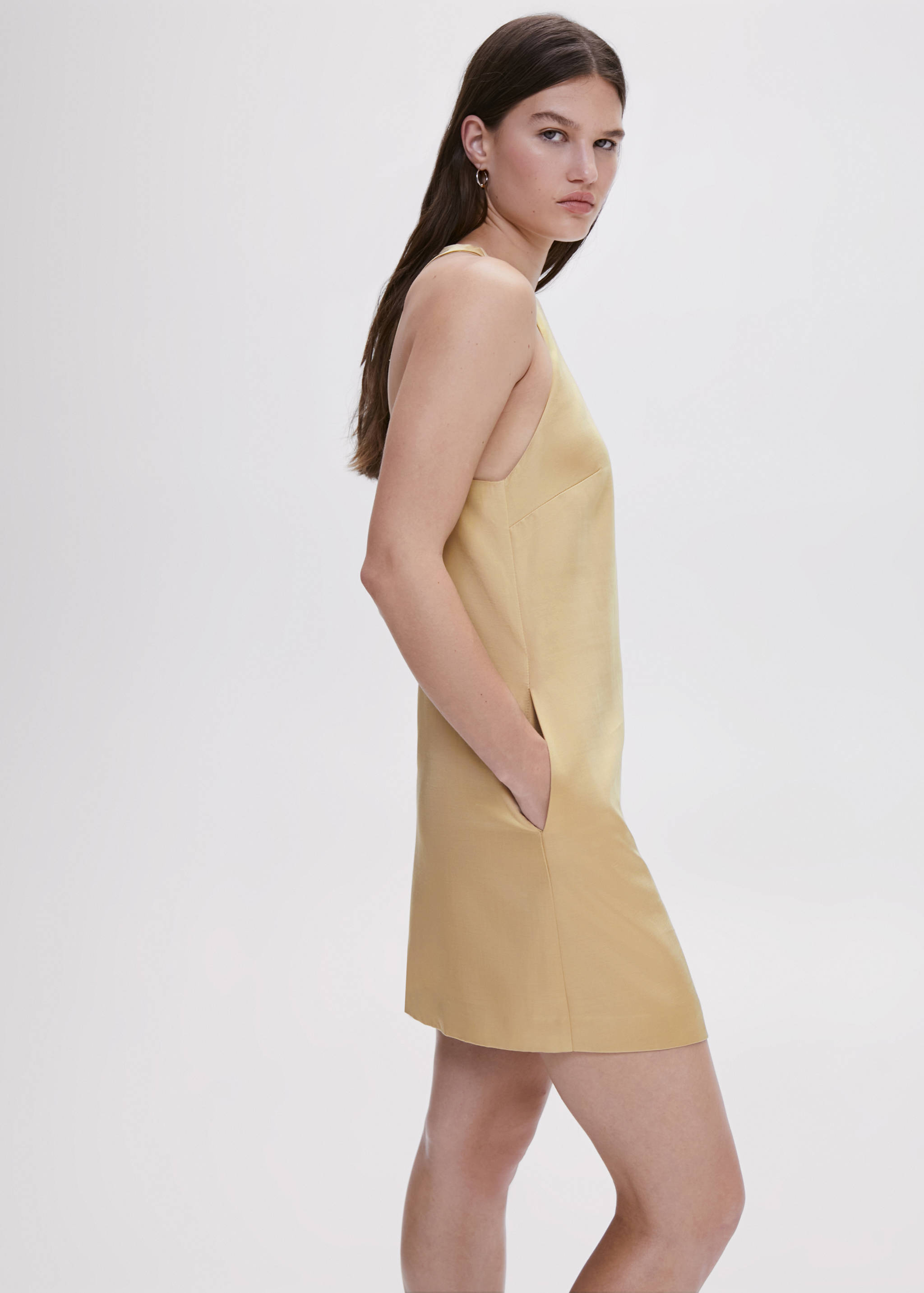 Kurzes satiniertes Kleid - Detail des Artikels 2