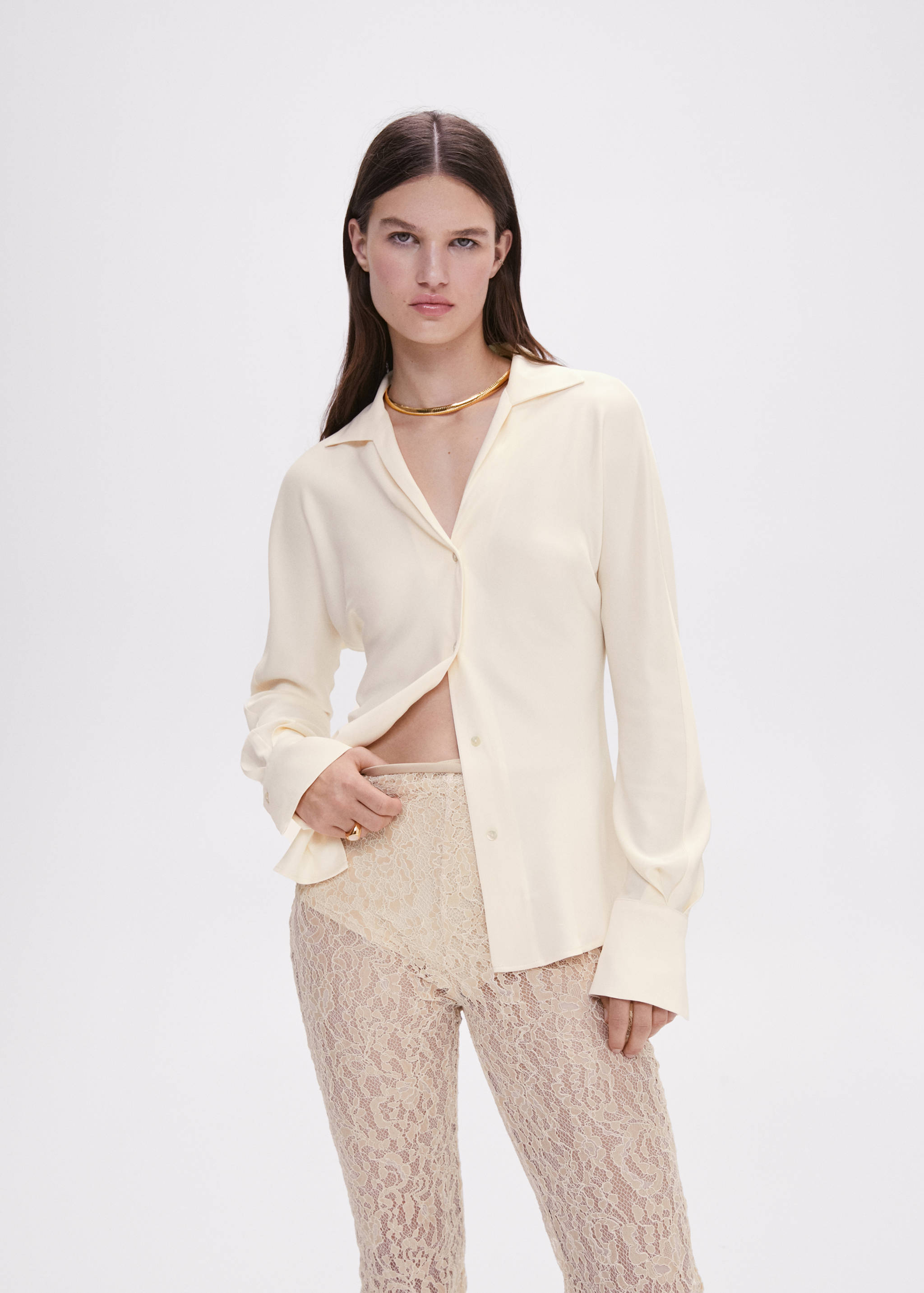 Tailliertes Hemd mit drapiertem Detail - Mittlere Ansicht