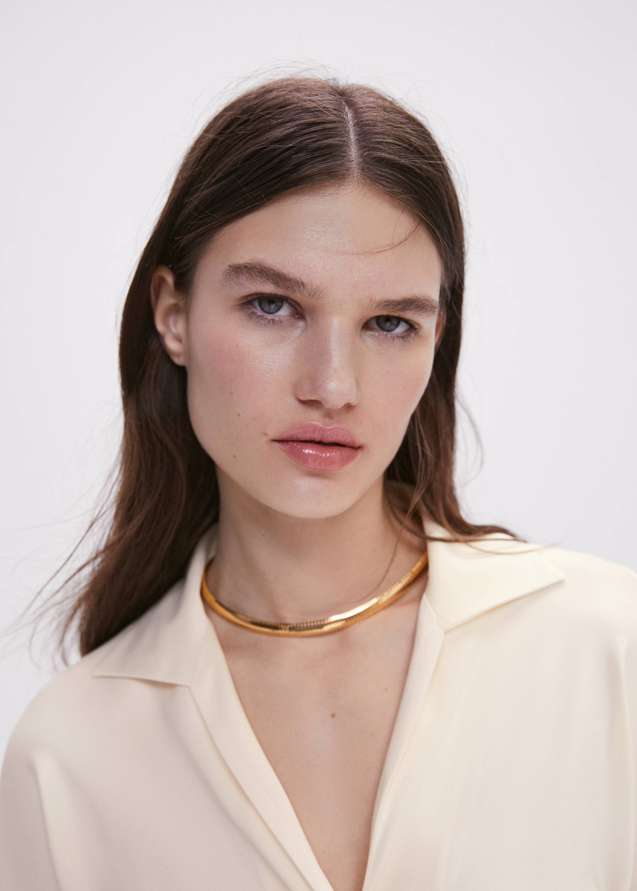 Tailliertes Hemd mit drapiertem Detail - Detail des Artikels 1