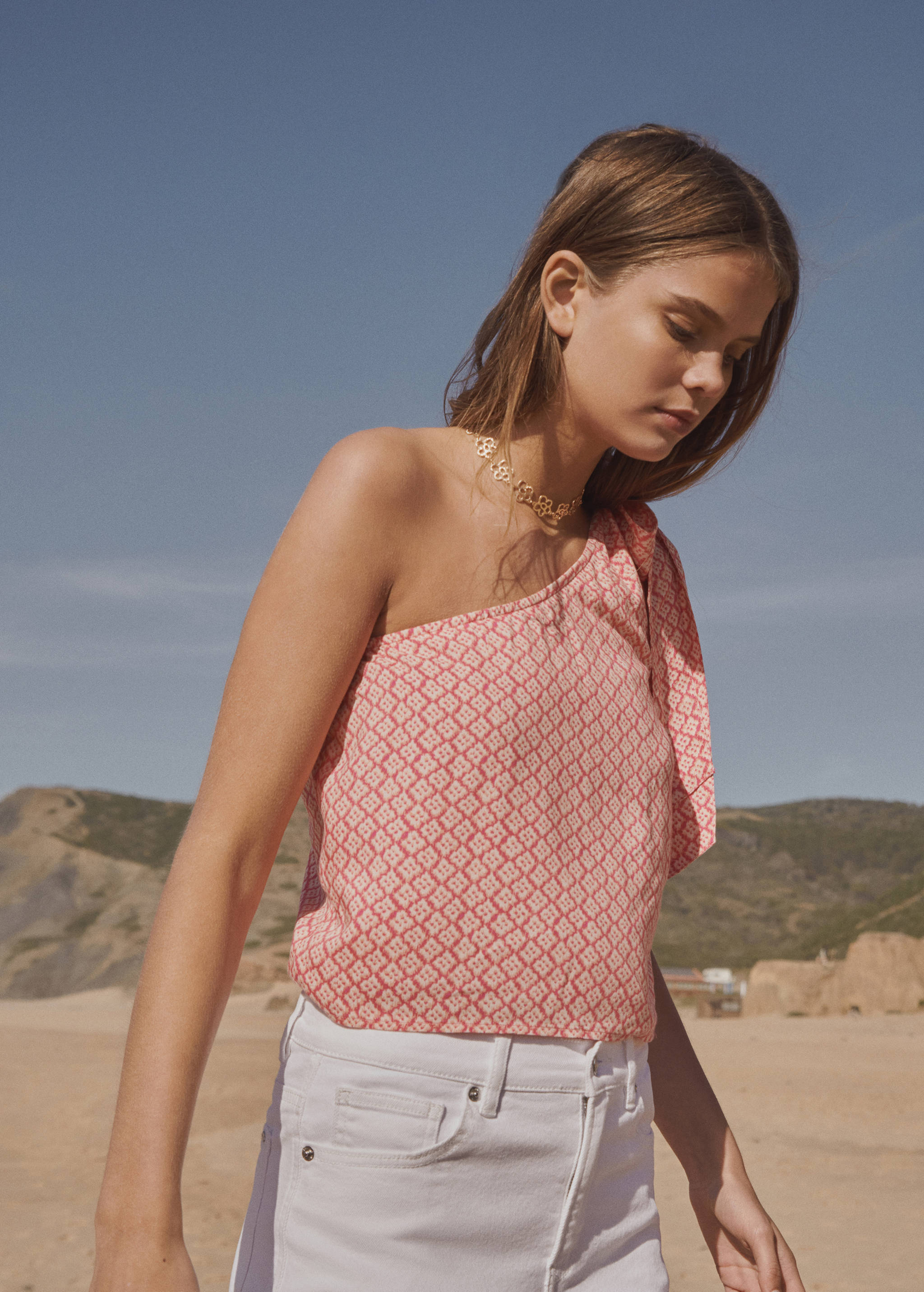 Asymmetric printed top - Details of the article 6