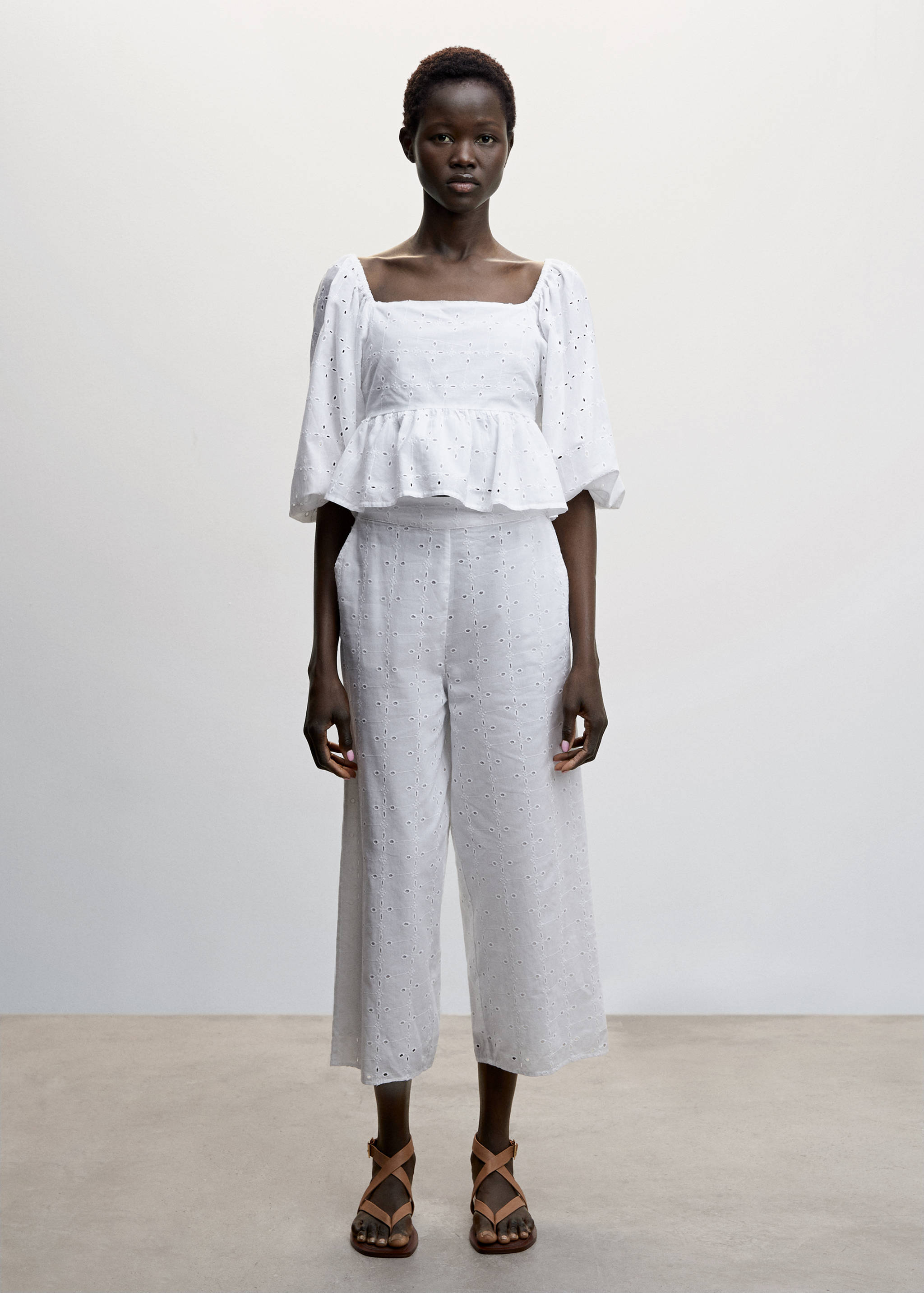 Blusa mangas abullonadas - Plano general