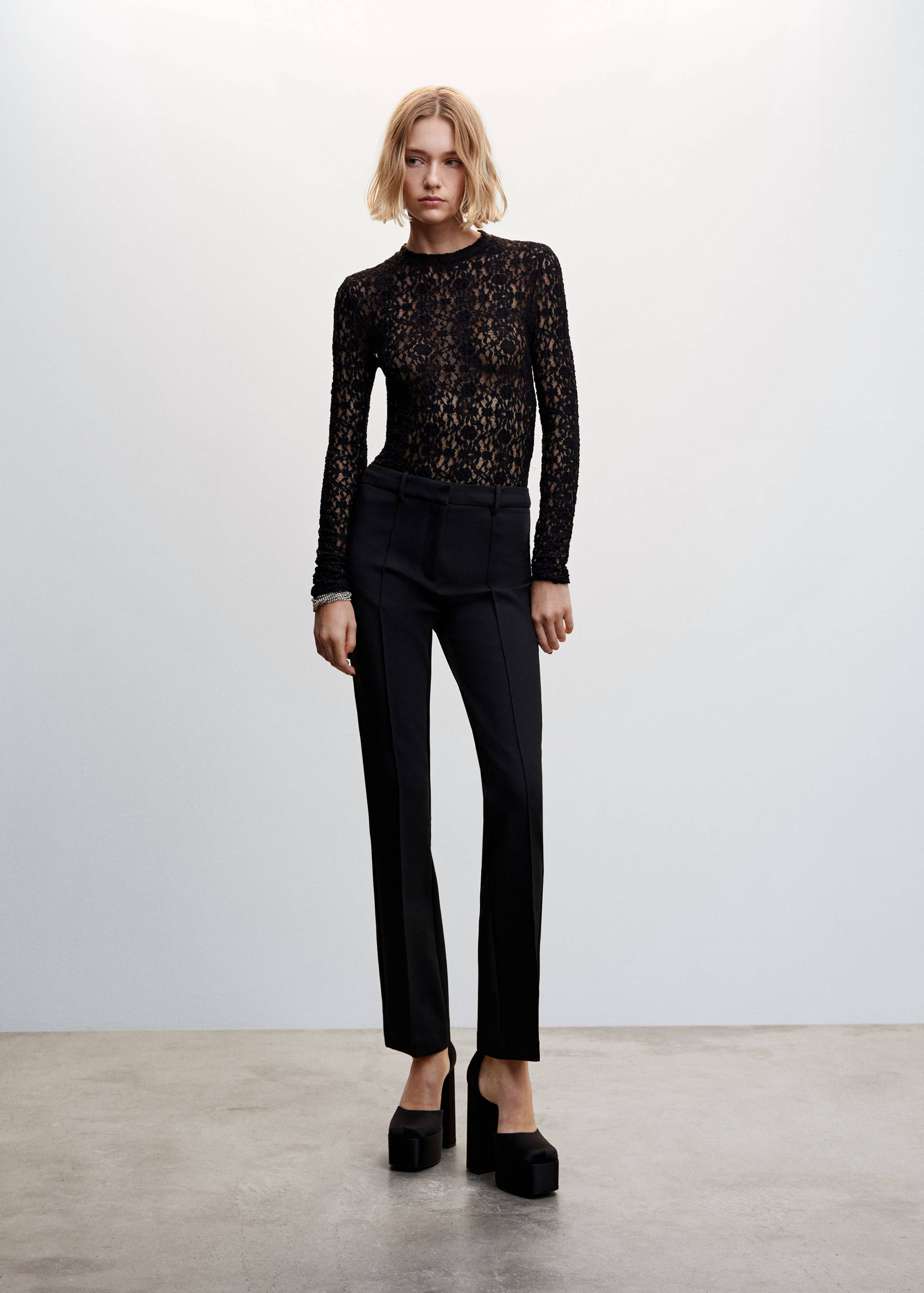 T-shirt bordada semitransparente - Plano geral