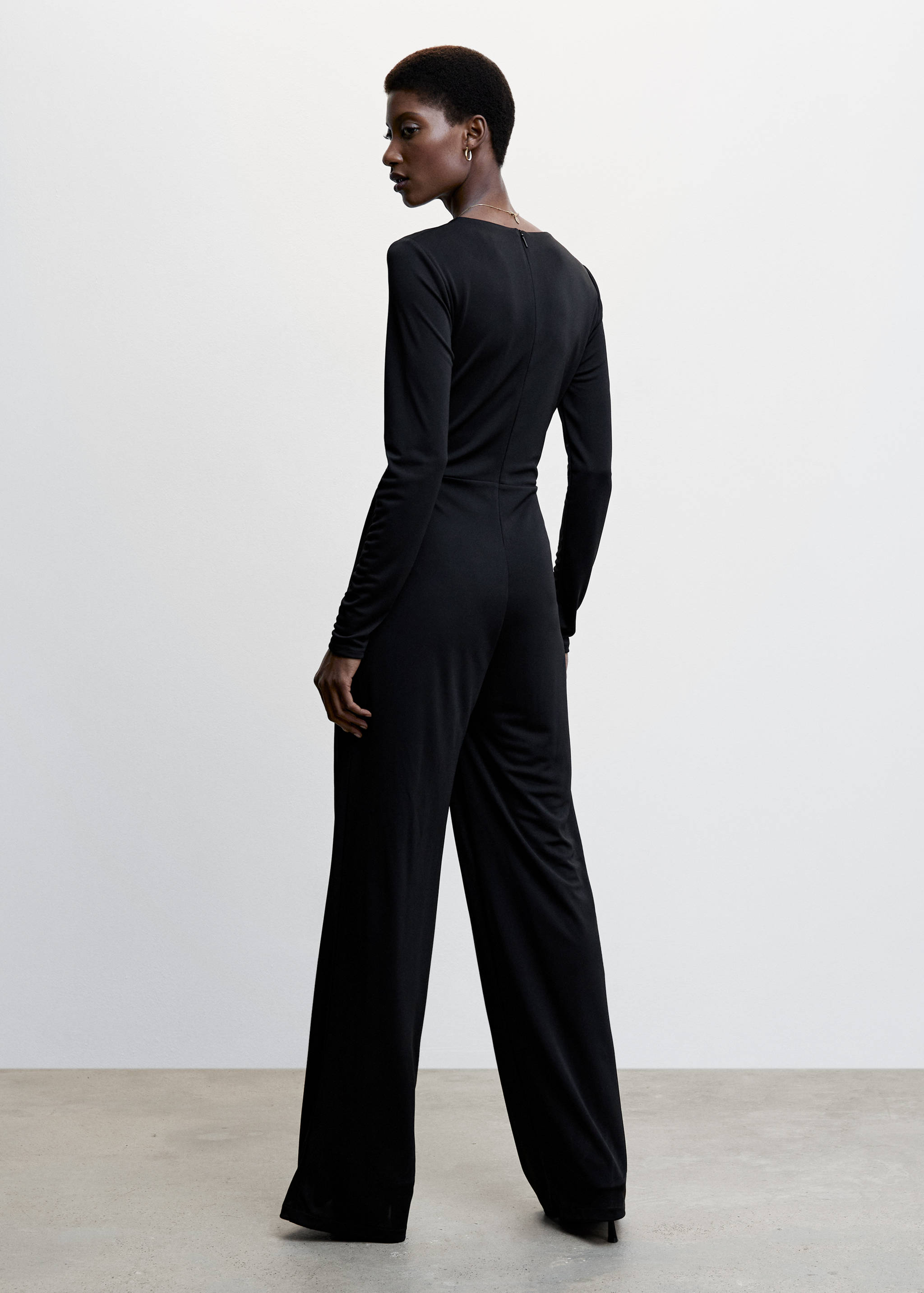 Langer Jumpsuit mit Schleife - Rückseite des Artikels