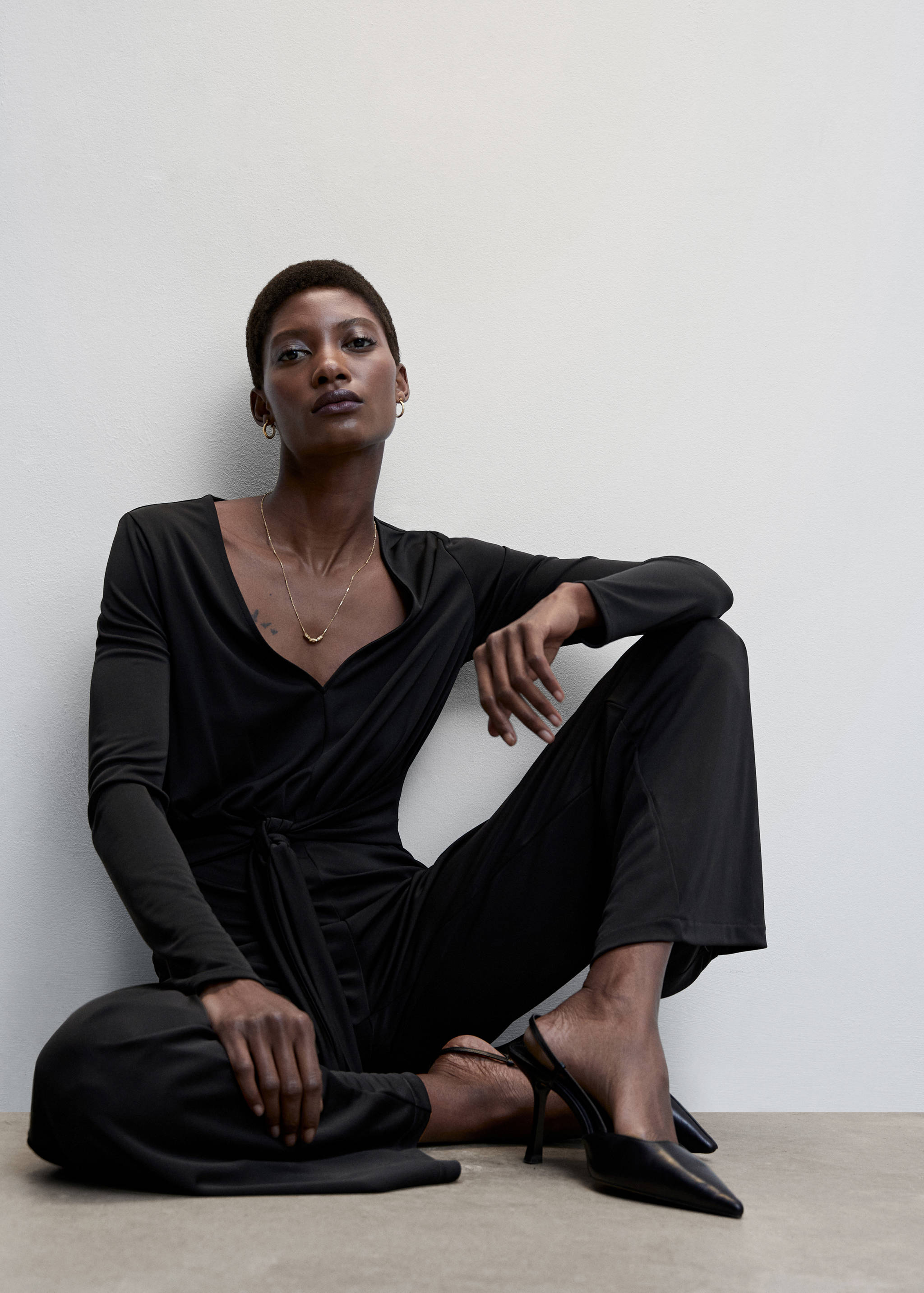 Langer Jumpsuit mit Schleife - Detail des Artikels 2