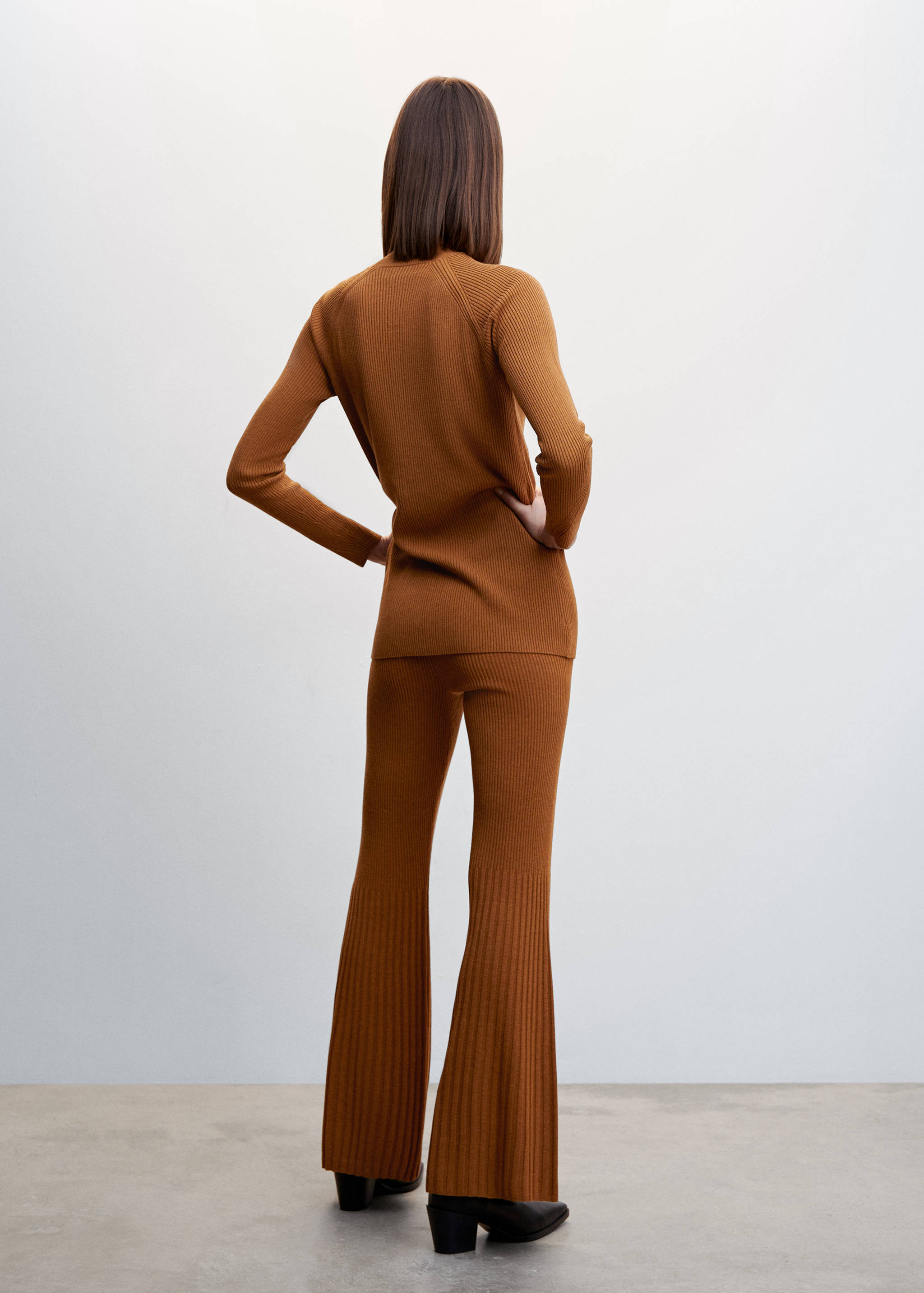 Flared knitted trousers - Reverse of the article