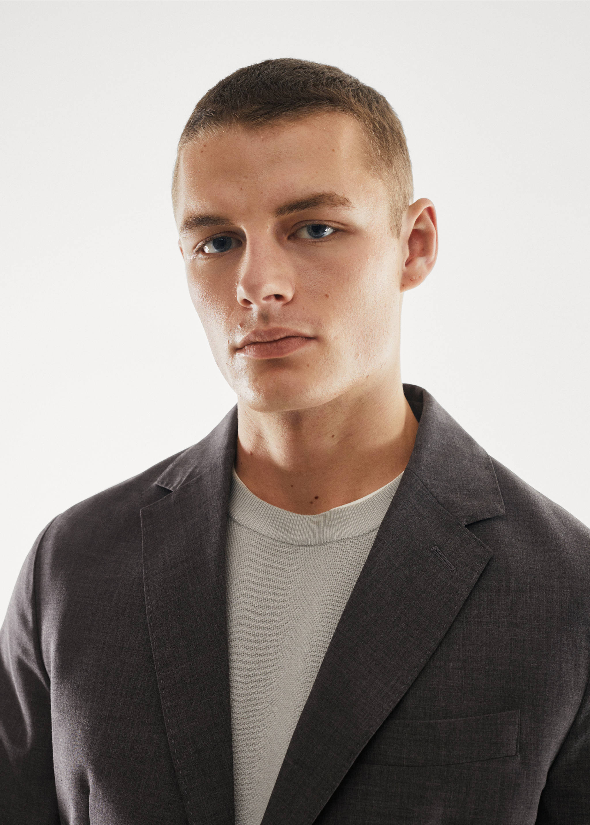 Breathable slim-fit suit jacket - Details of the article 1