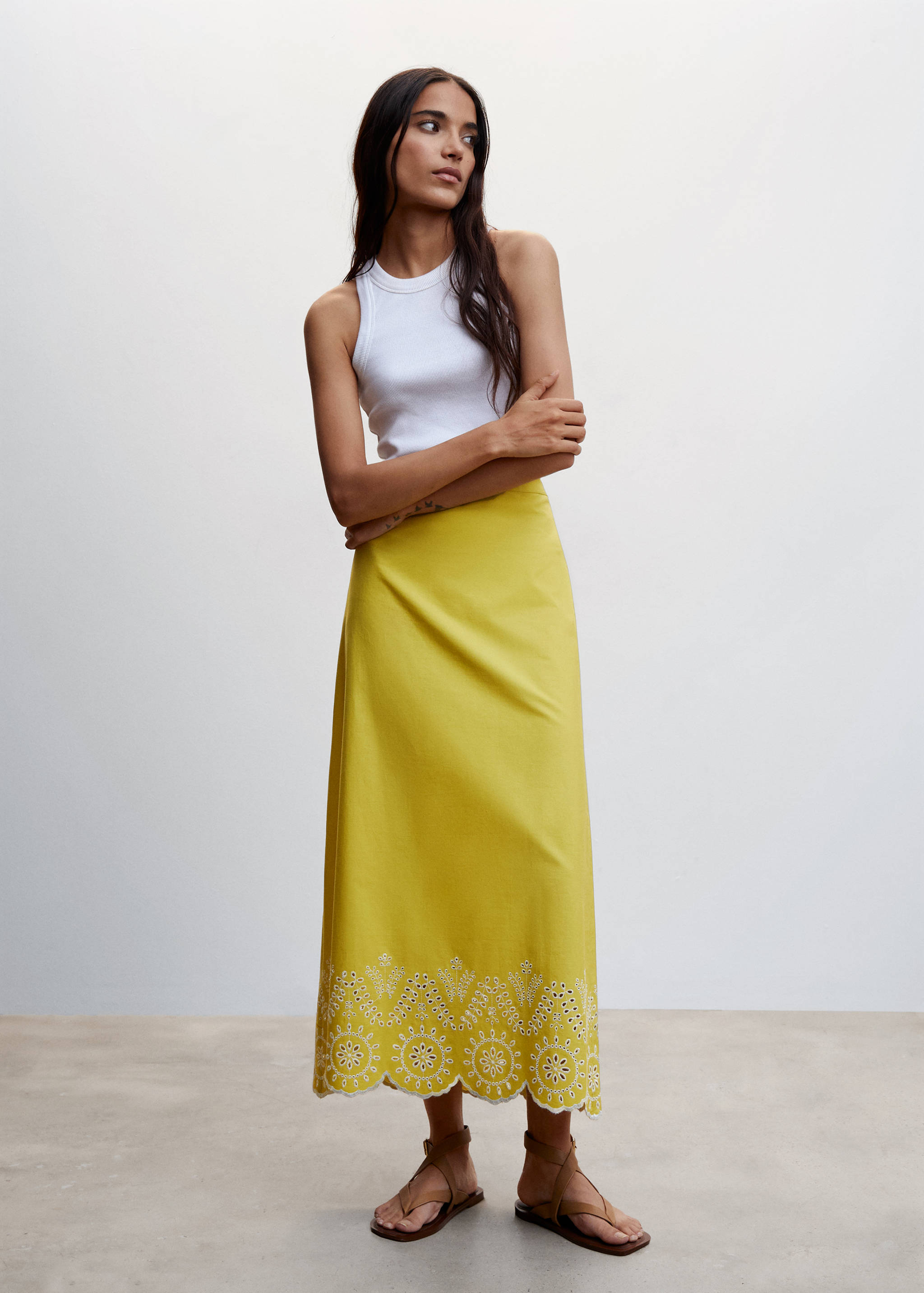 Faldilla cotó brodat suís - Pla general