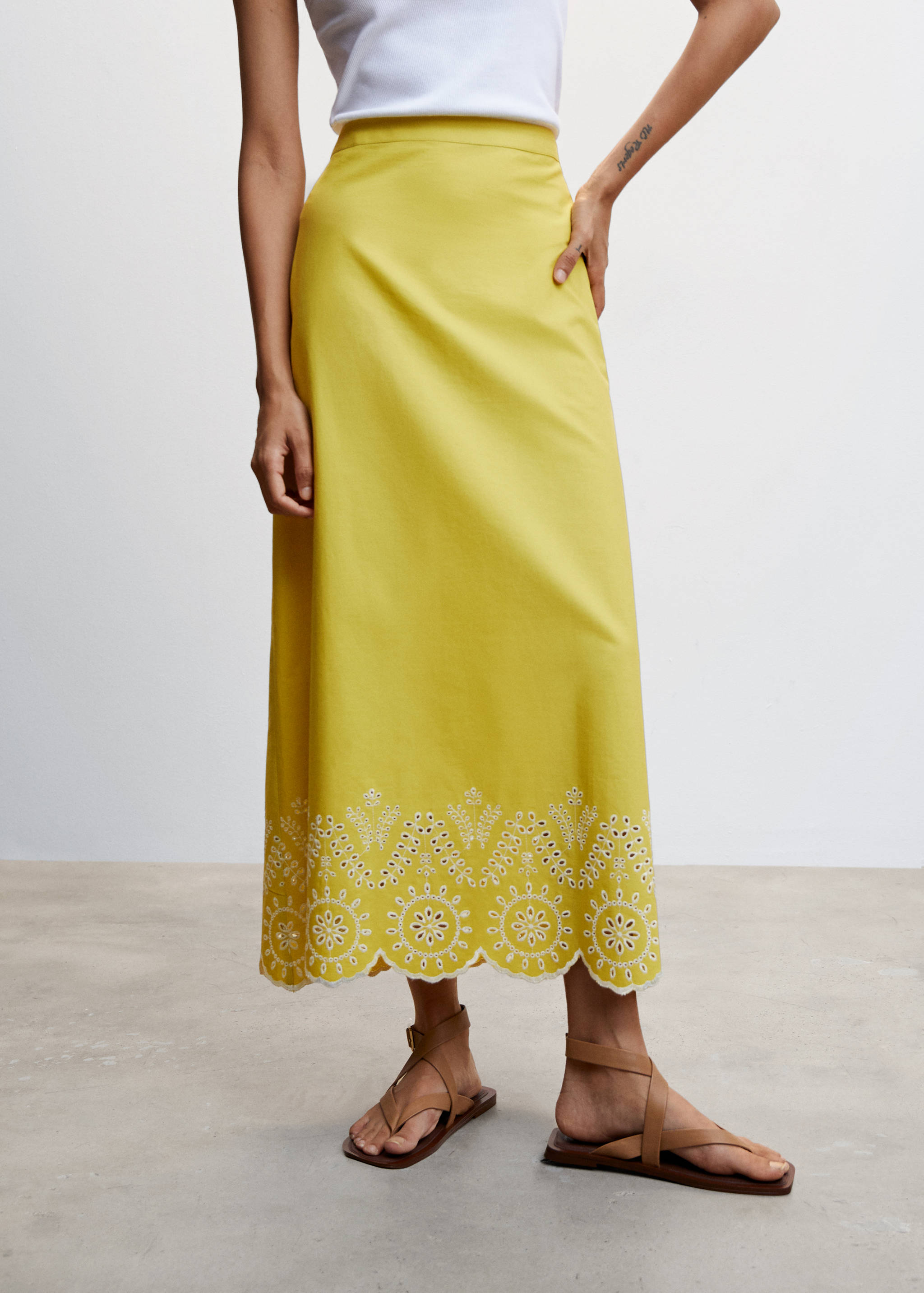 Faldilla cotó brodat suís - Pla mig