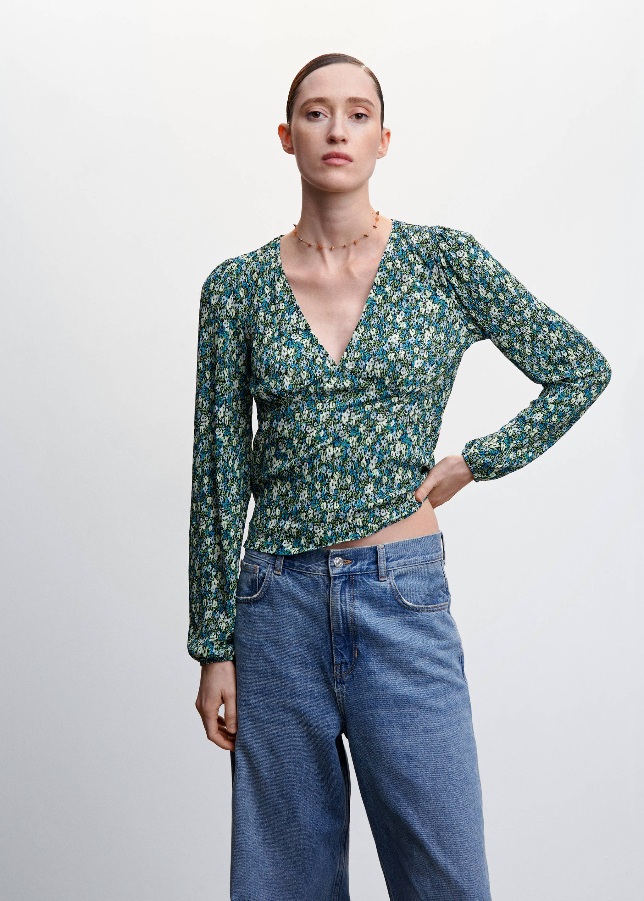 Blouse col en V - Plan moyen