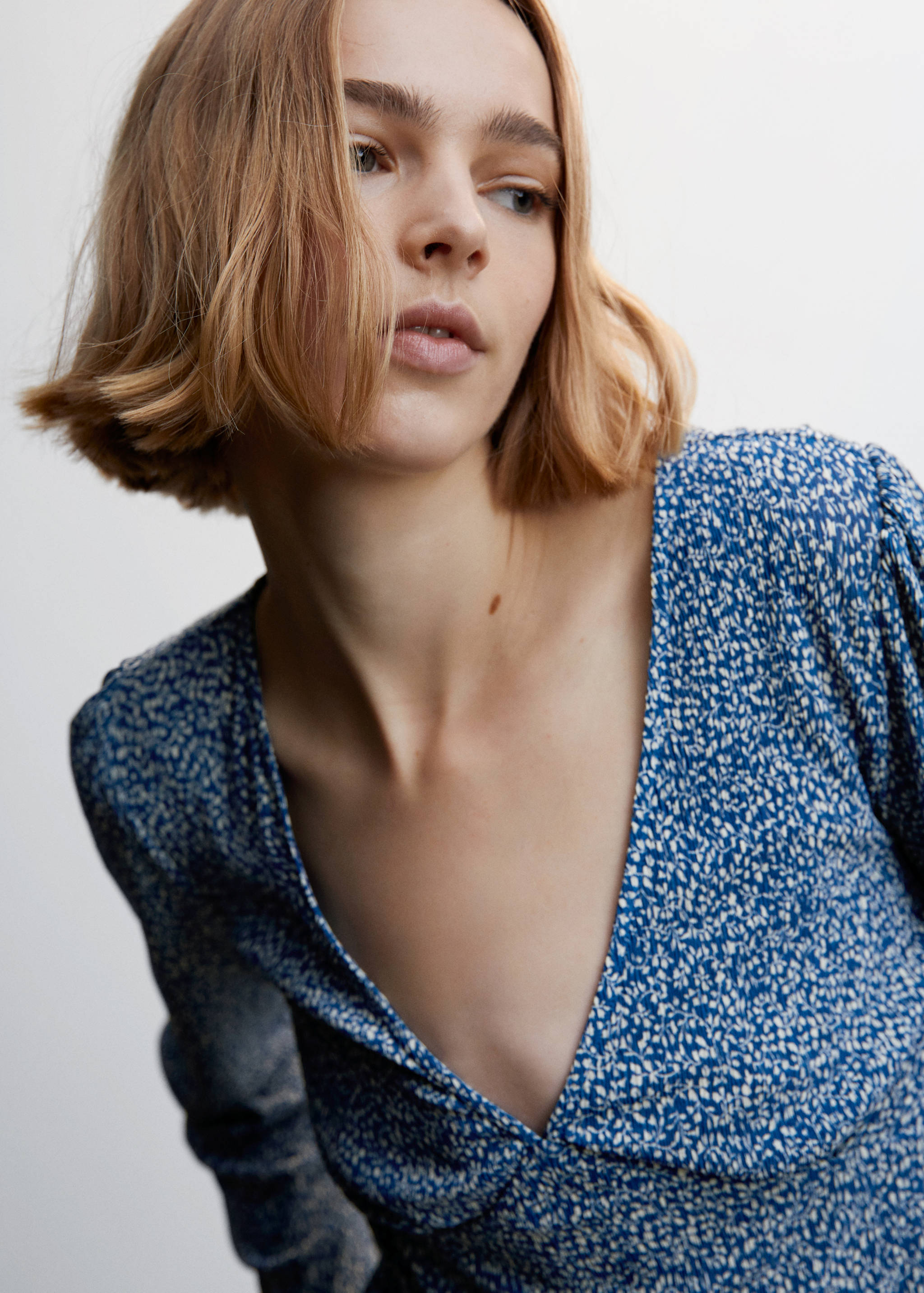 Blusa decote em V - Pormenor do artigo 1