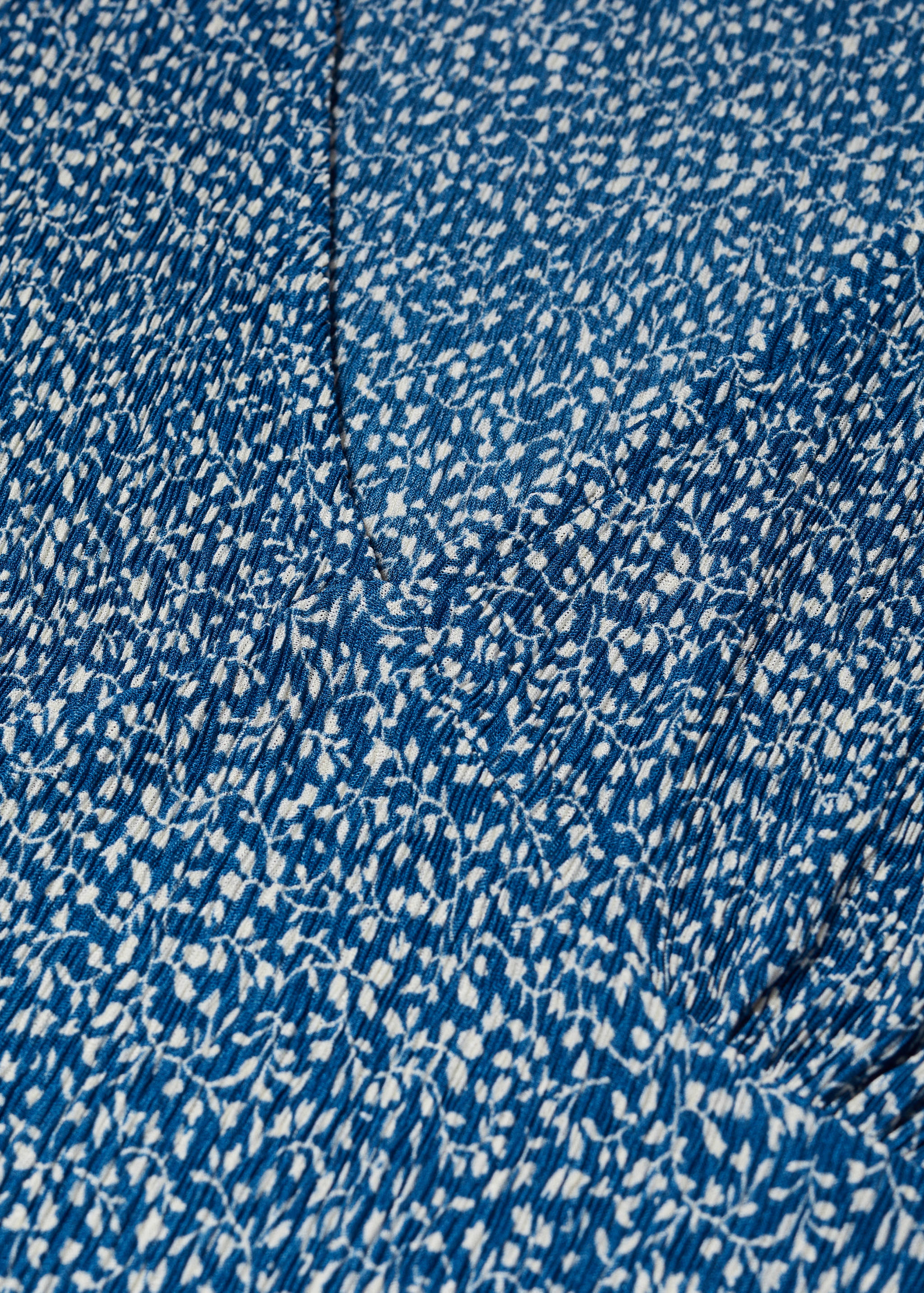 Blusa decote em V - Pormenor do artigo 8