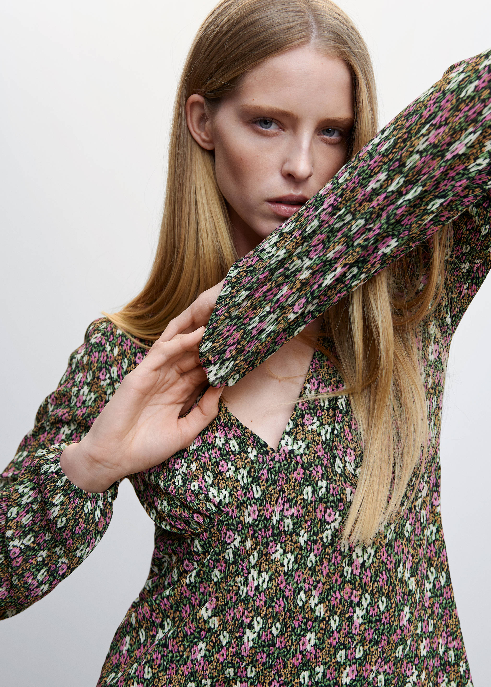 Blusa decote em V - Pormenor do artigo 1