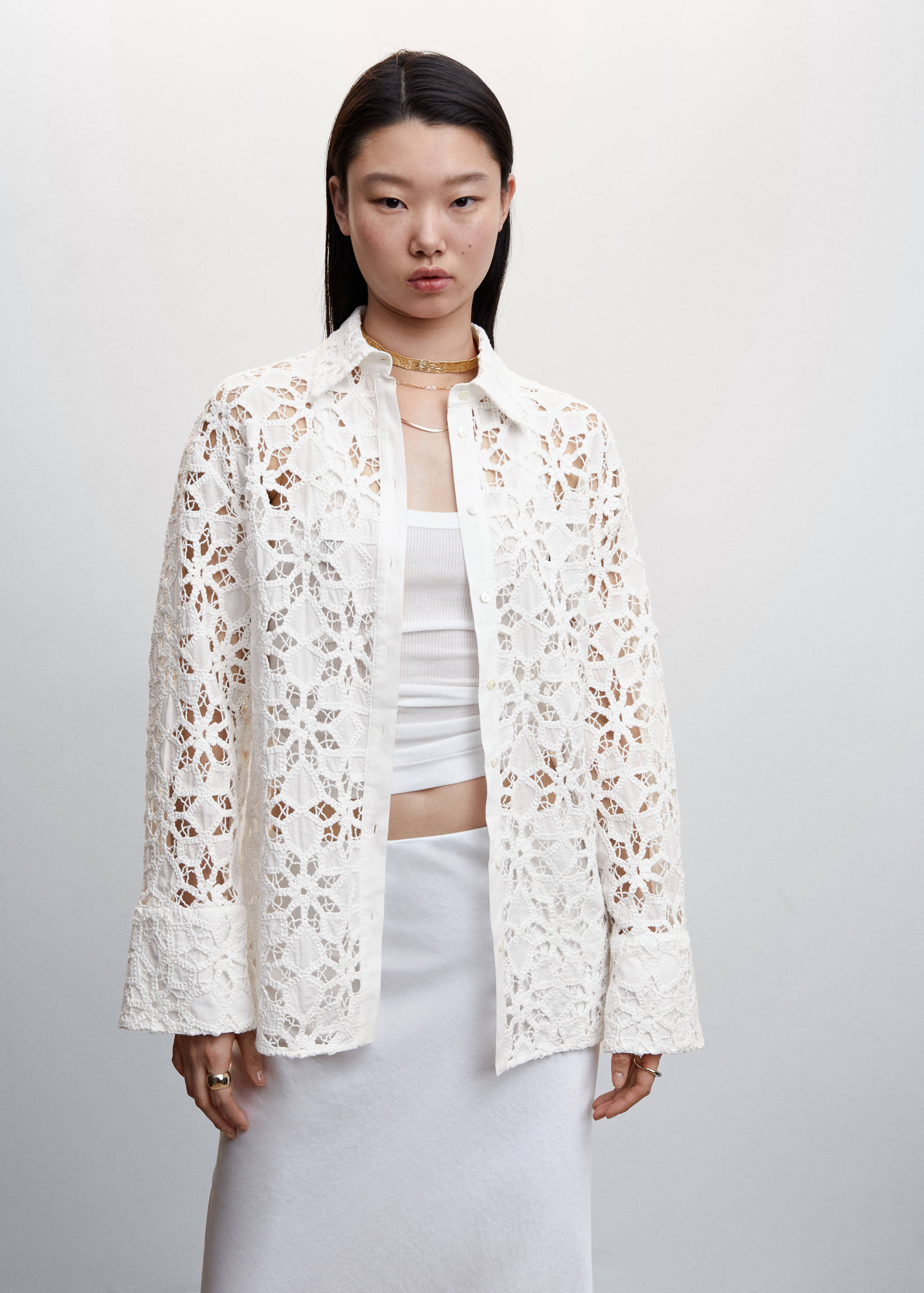 Chemise guipure détail lanière - Plan moyen