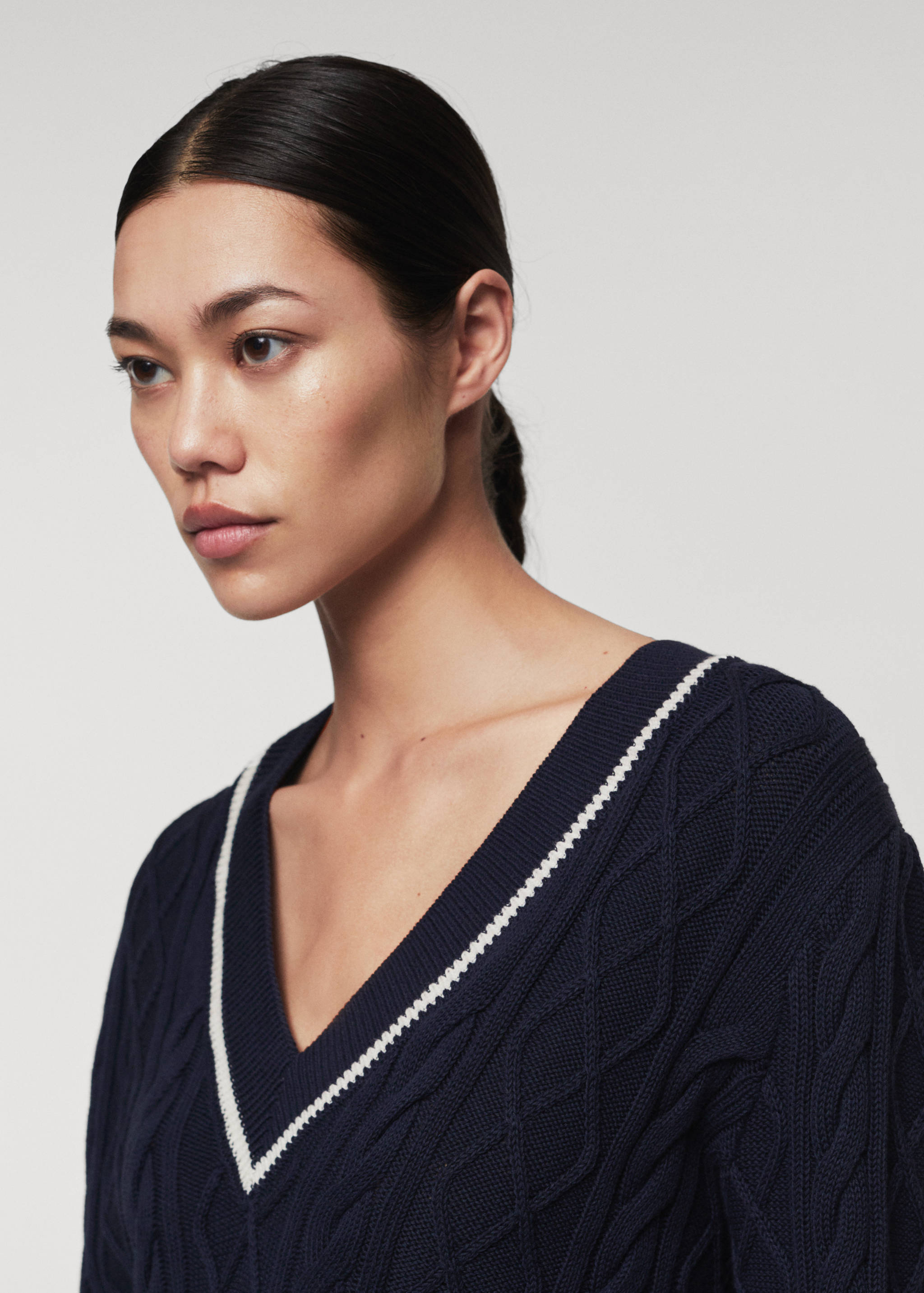 V-neck braided sweater - Details of the article 1