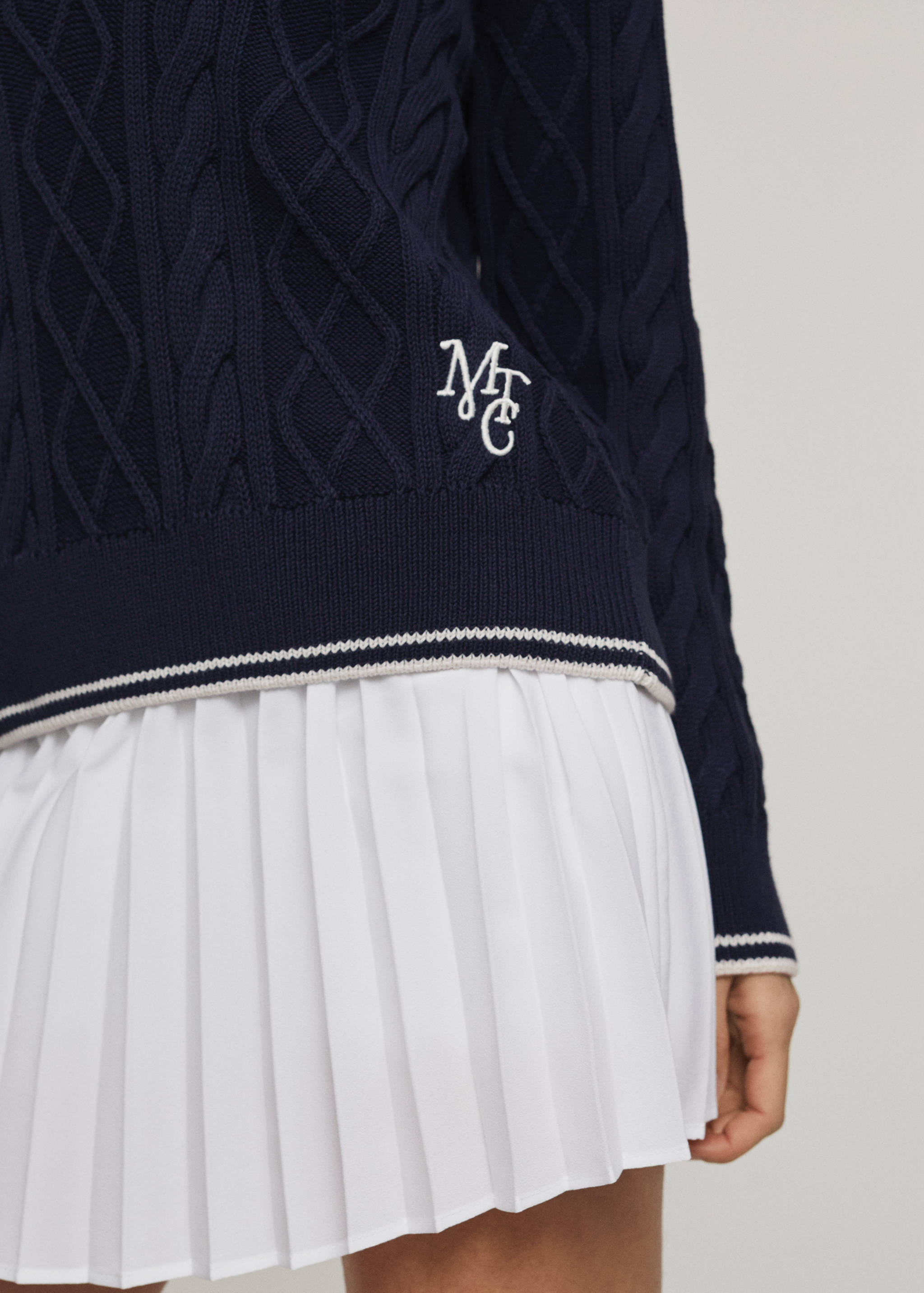 V-neck braided sweater - Details of the article 6