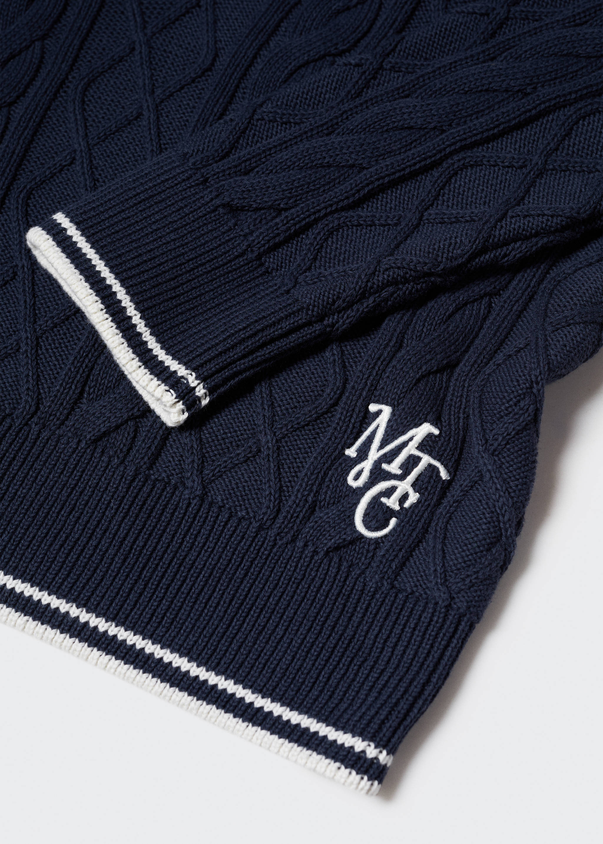 V-neck braided sweater - Details of the article 8