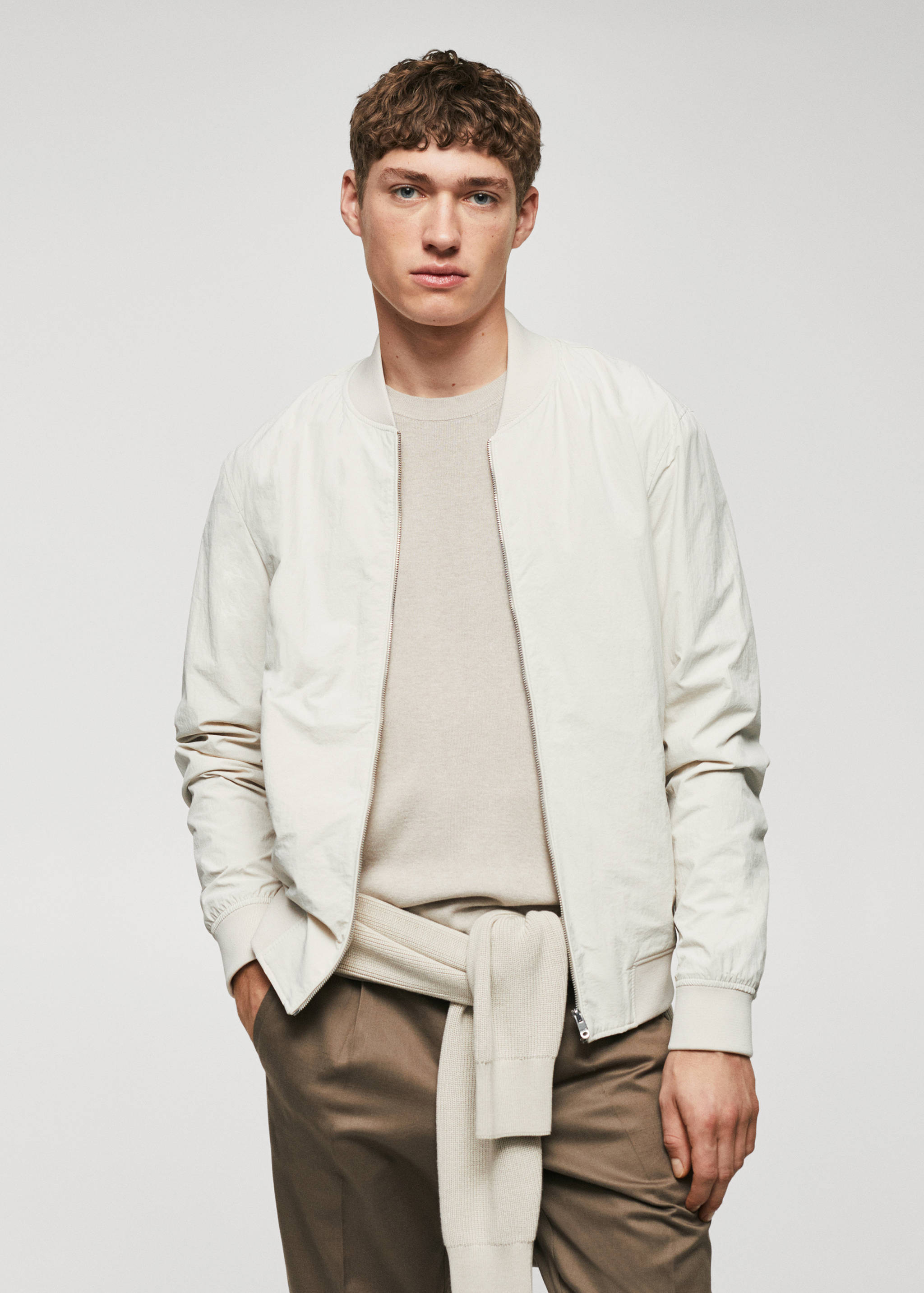 Bomberjacke aus leichtem Stoff - Mittlere Ansicht