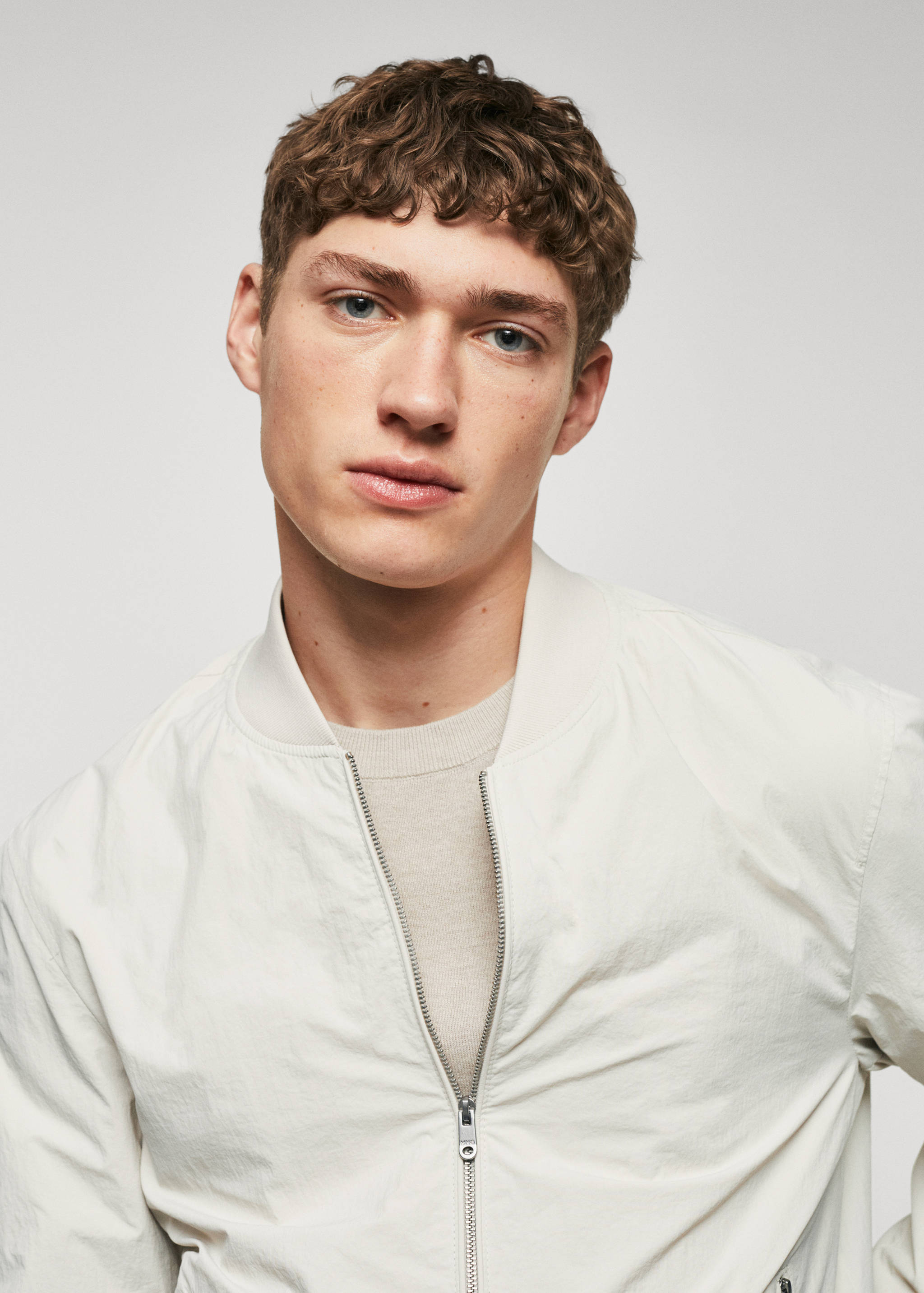 Bomberjacke aus leichtem Stoff - Detail des Artikels 1