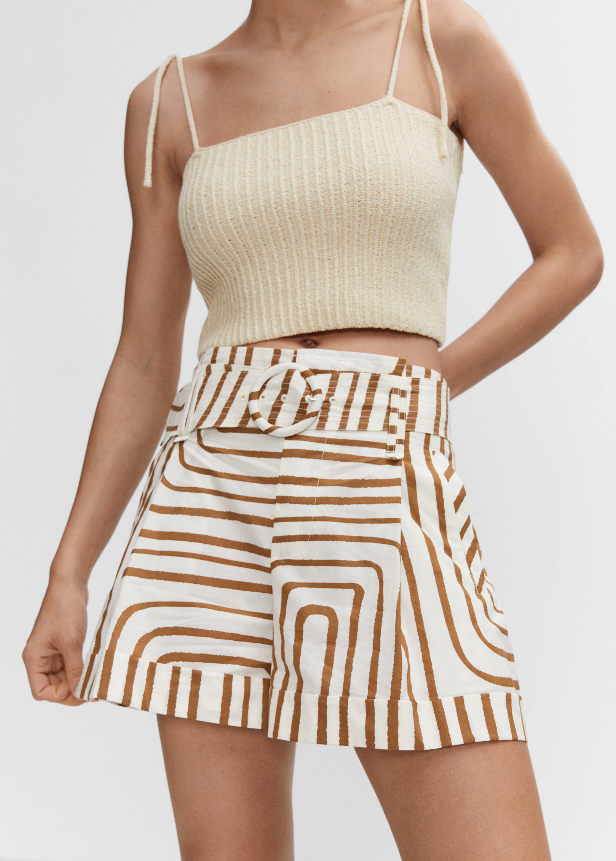 Printed shorts with belt - Details of the article 1