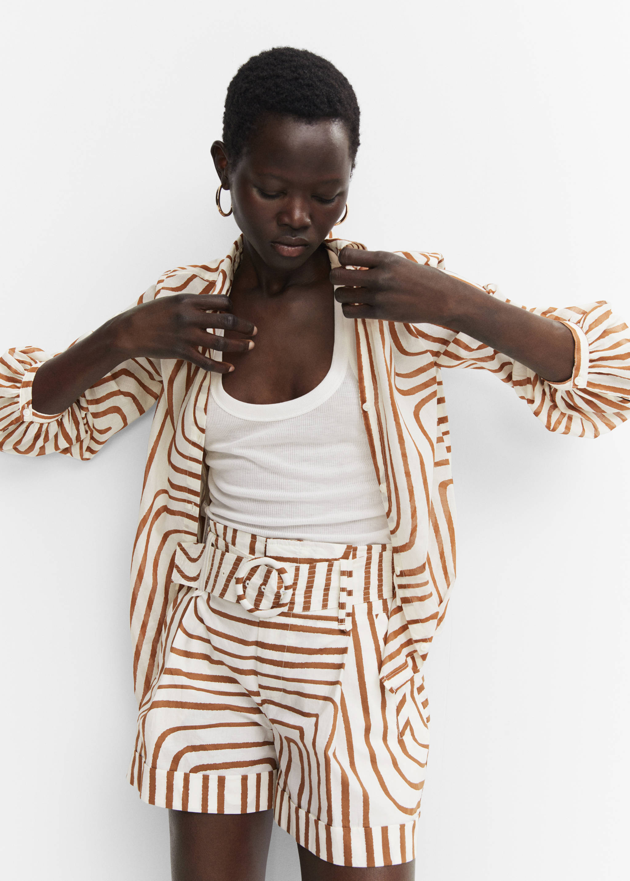 Printed shorts with belt - Details of the article 2