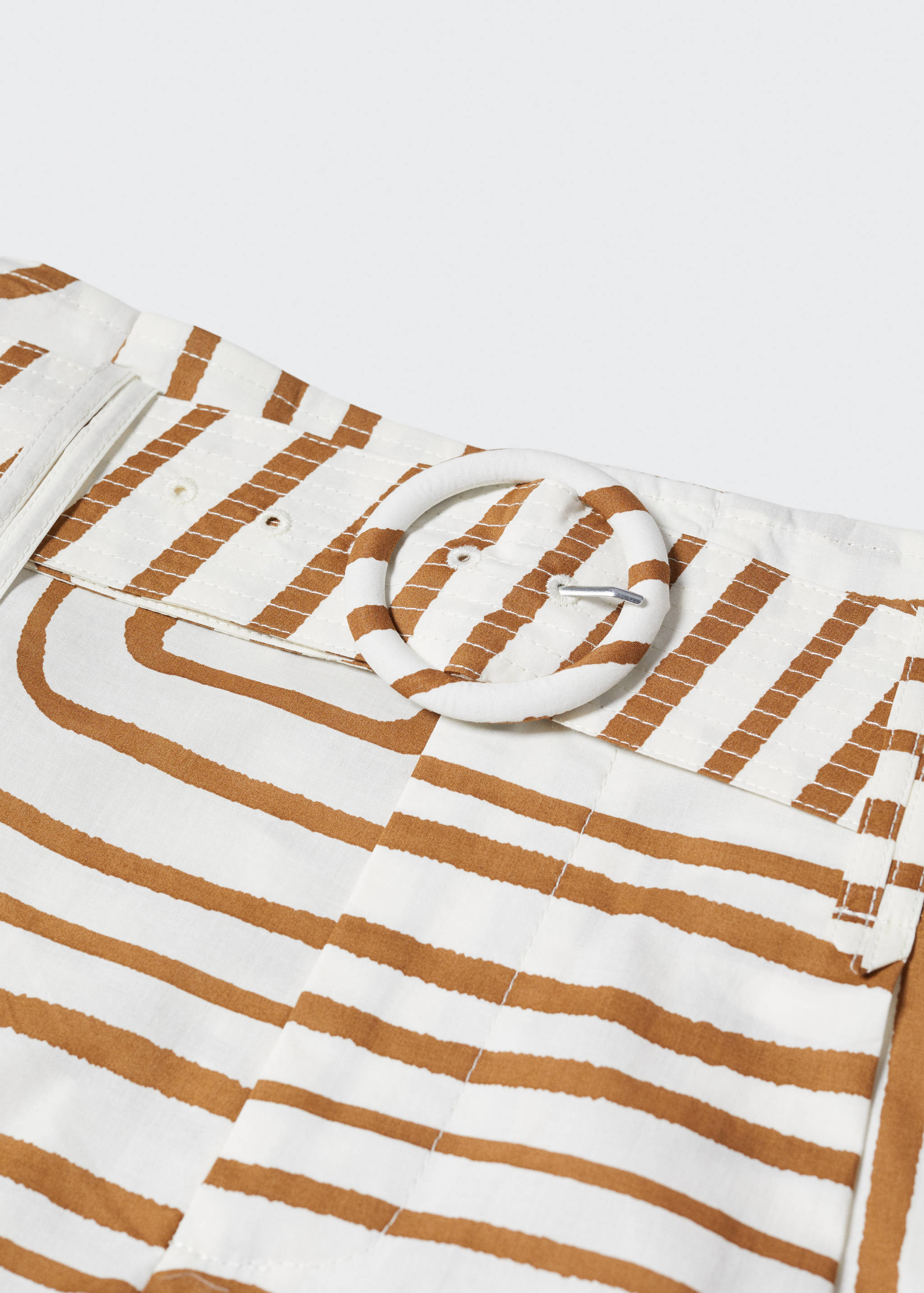 Printed shorts with belt - Details of the article 8