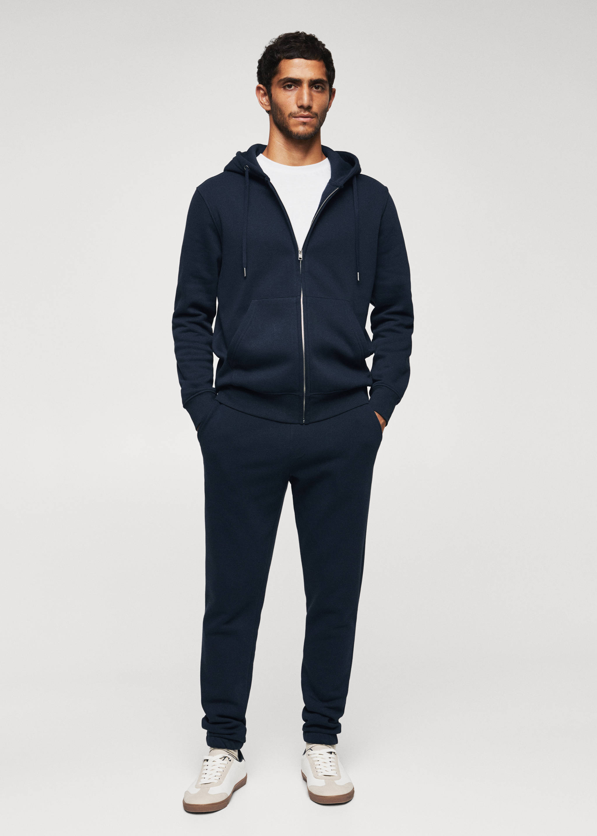 Sustainable cotton jogger trousers - General plane