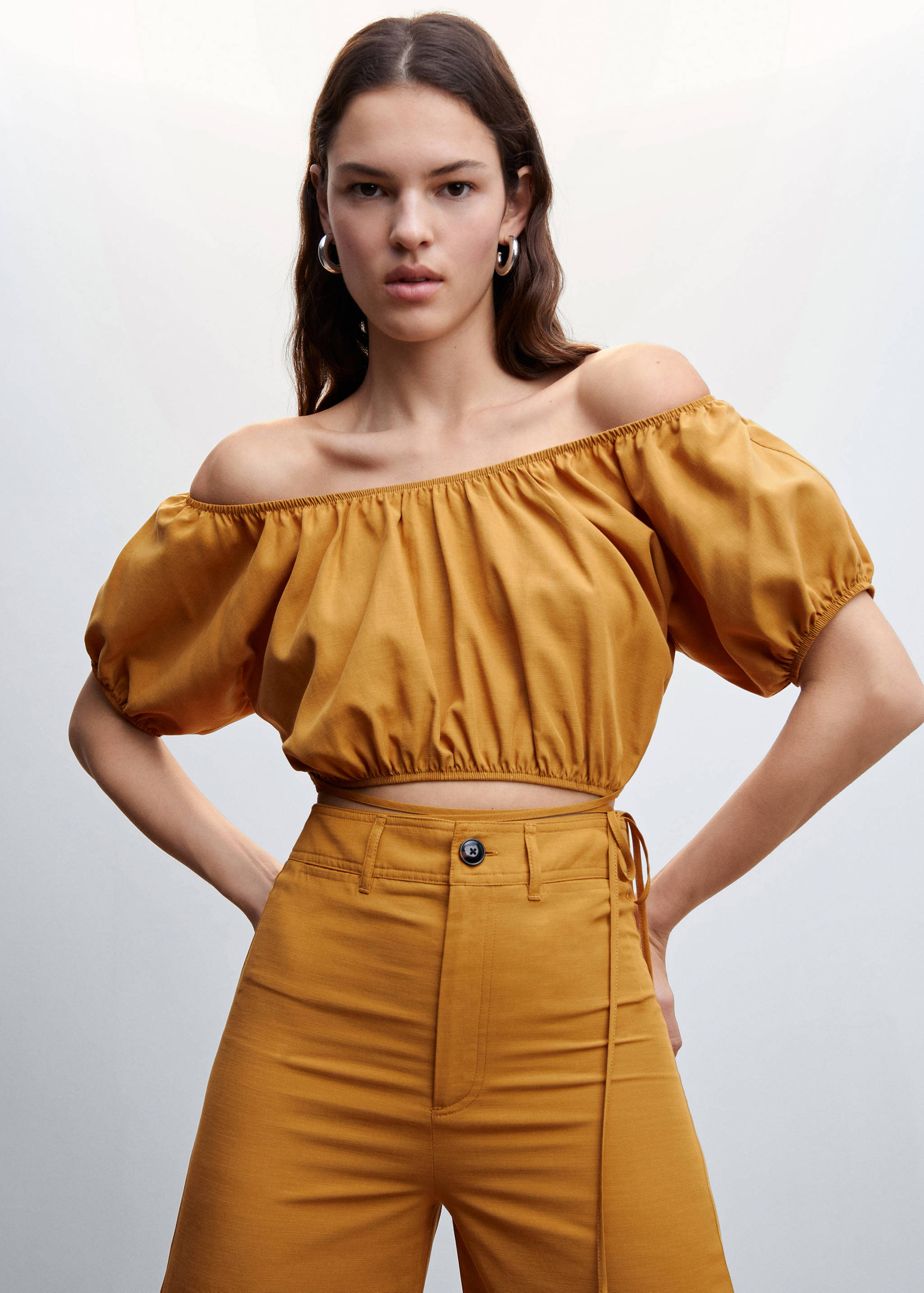 Blusa mangas abullonadas - Plano medio