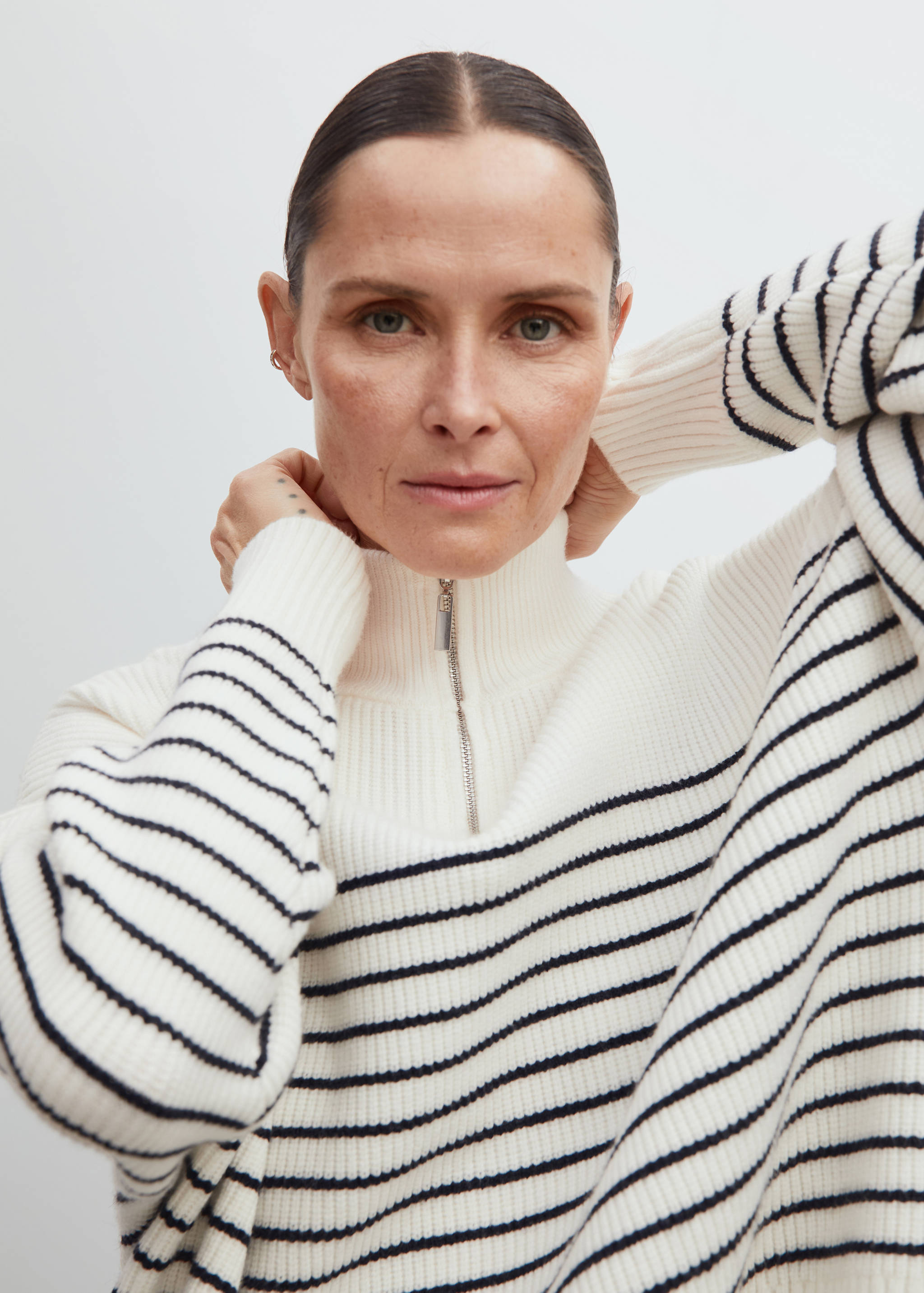 Striped sweater with zip - Details of the article 3