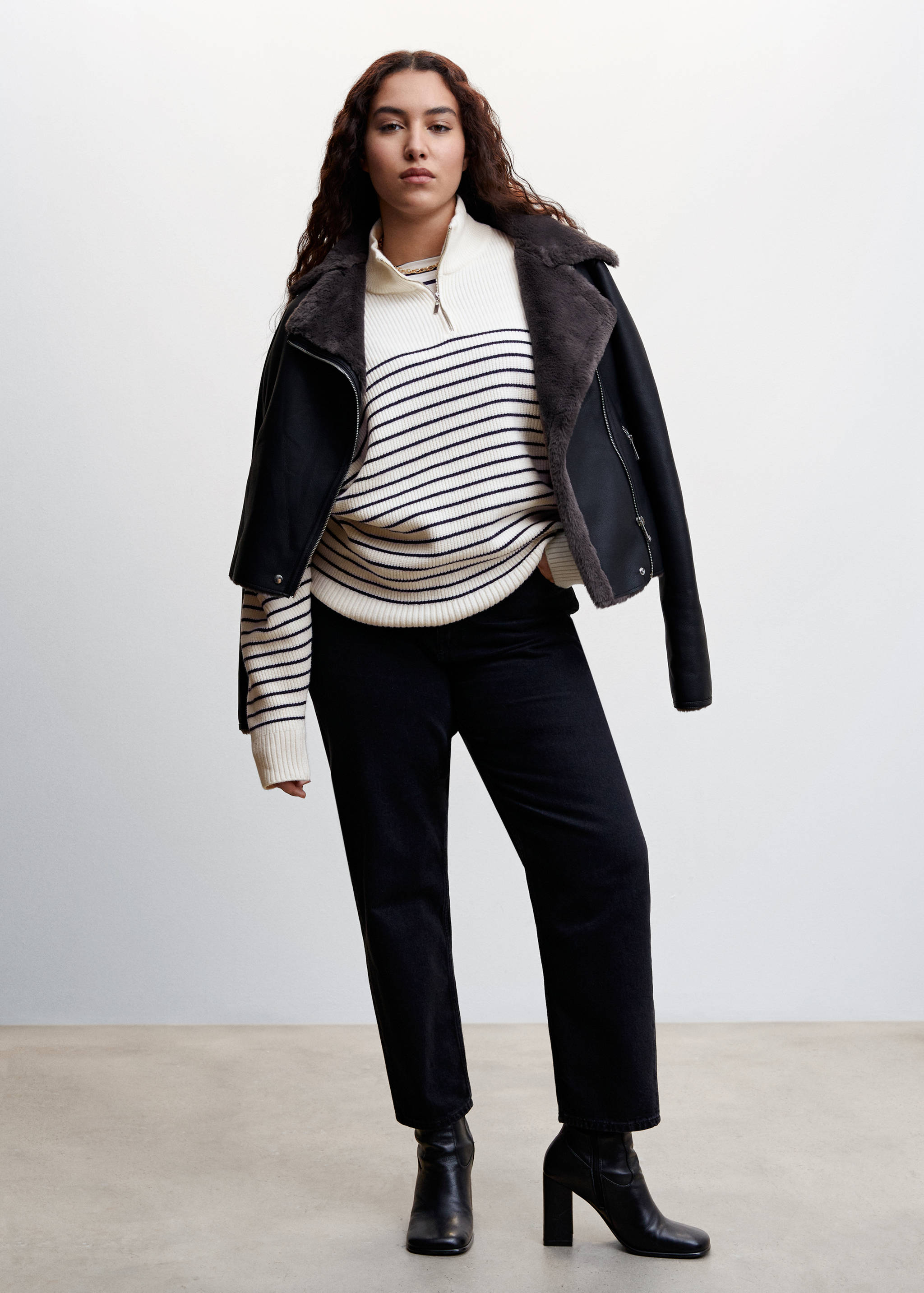 Striped sweater with zip - Details of the article 6