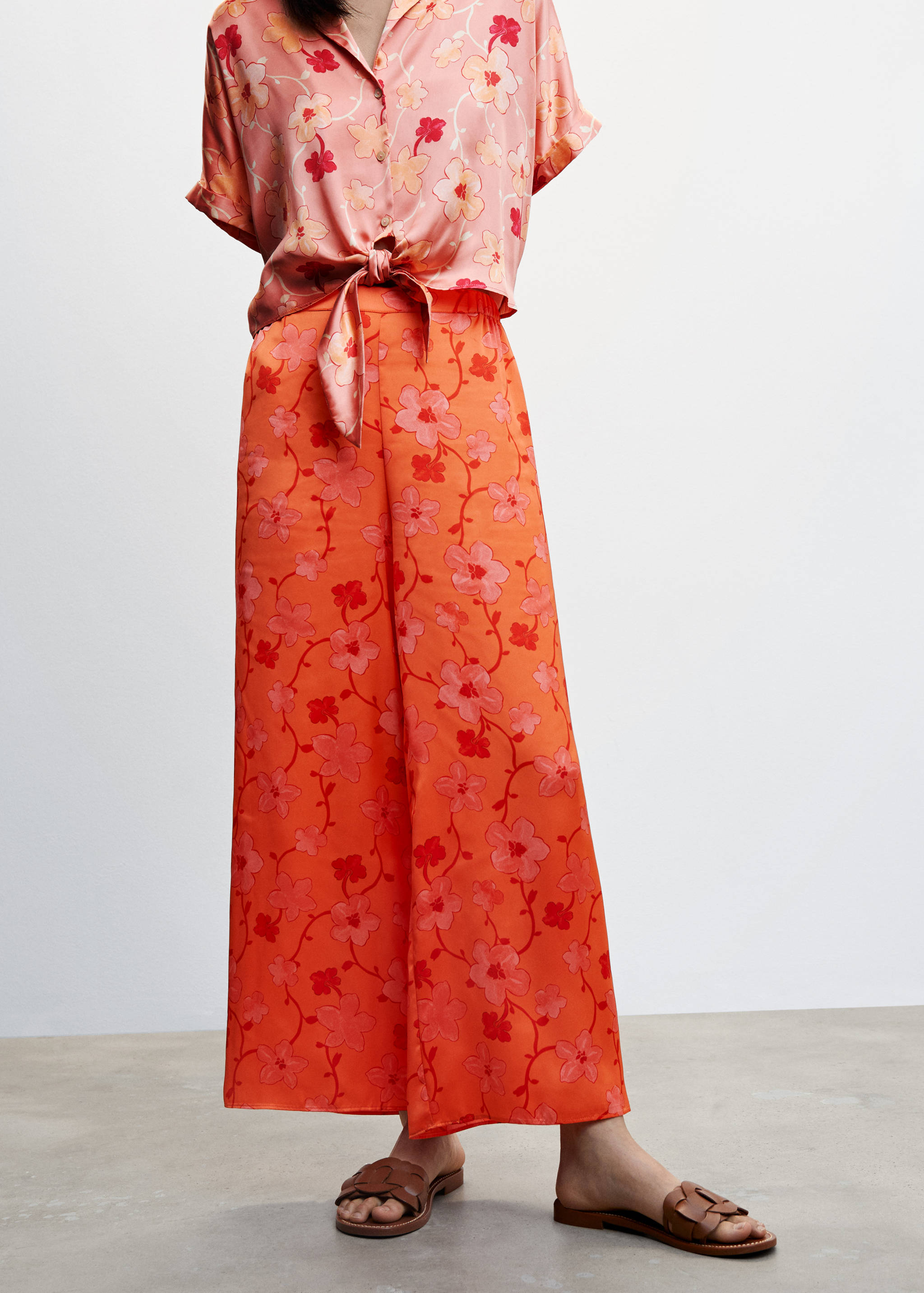 Pantalón palazzo estampado - Plano medio