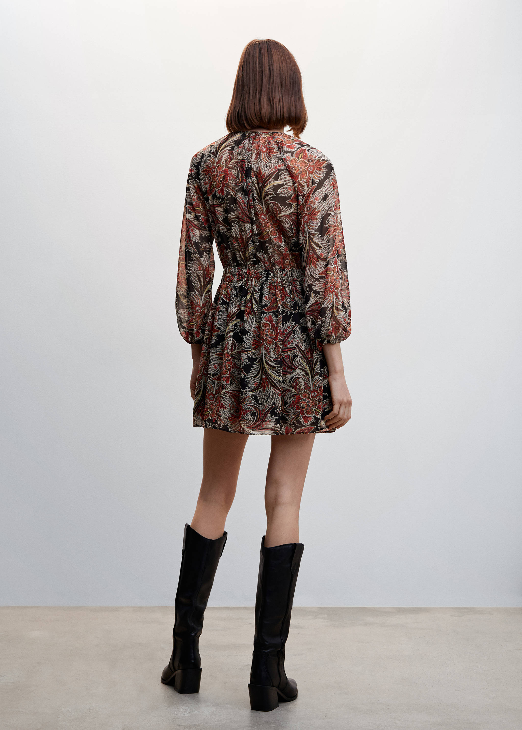 Chiffonkleid mit Blumenmuster - Rückseite des Artikels