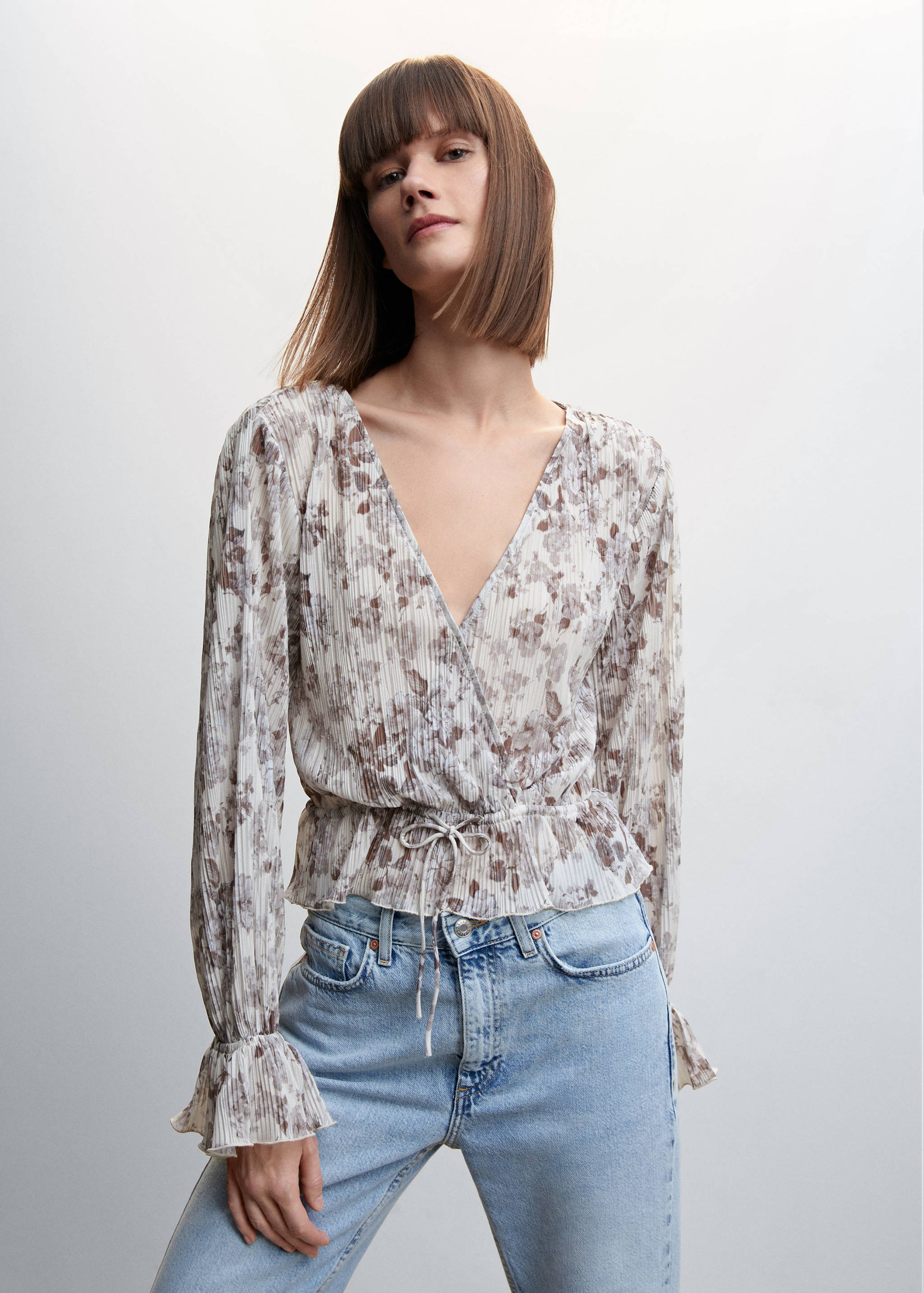 Plissierte Bluse mit Blumenmuster - Mittlere Ansicht