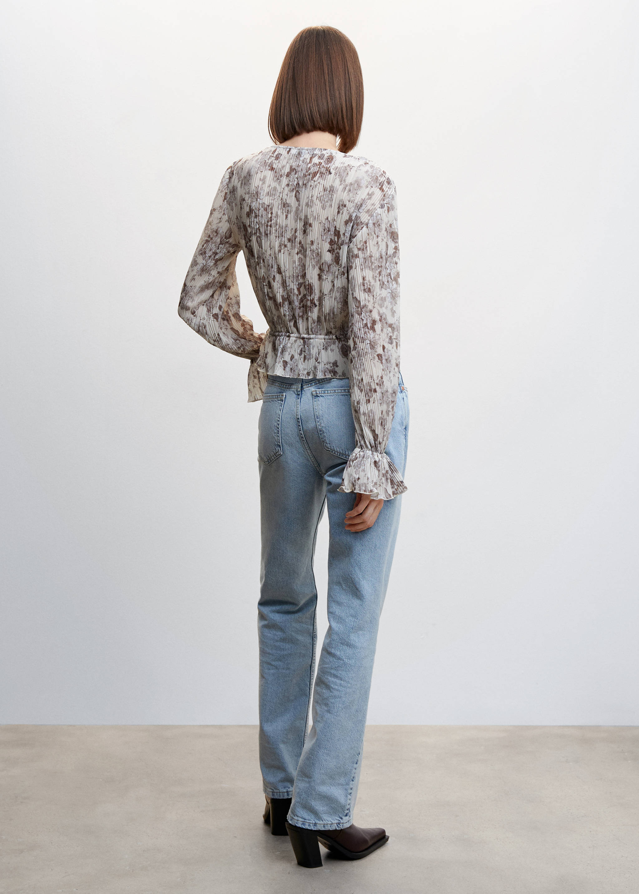 Plissierte Bluse mit Blumenmuster - Rückseite des Artikels