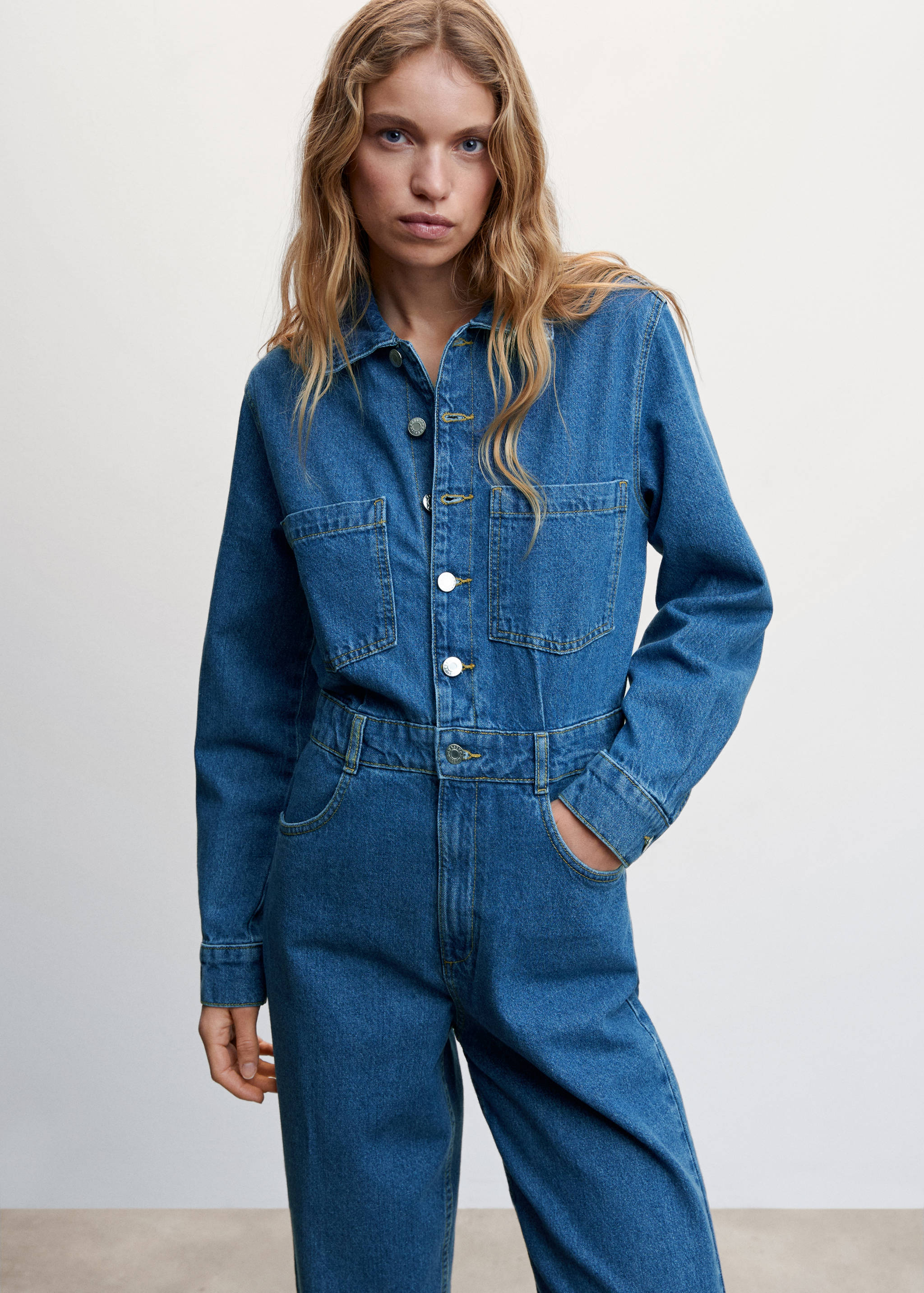 Langer Jeans-Jumpsuit - Mittlere Ansicht