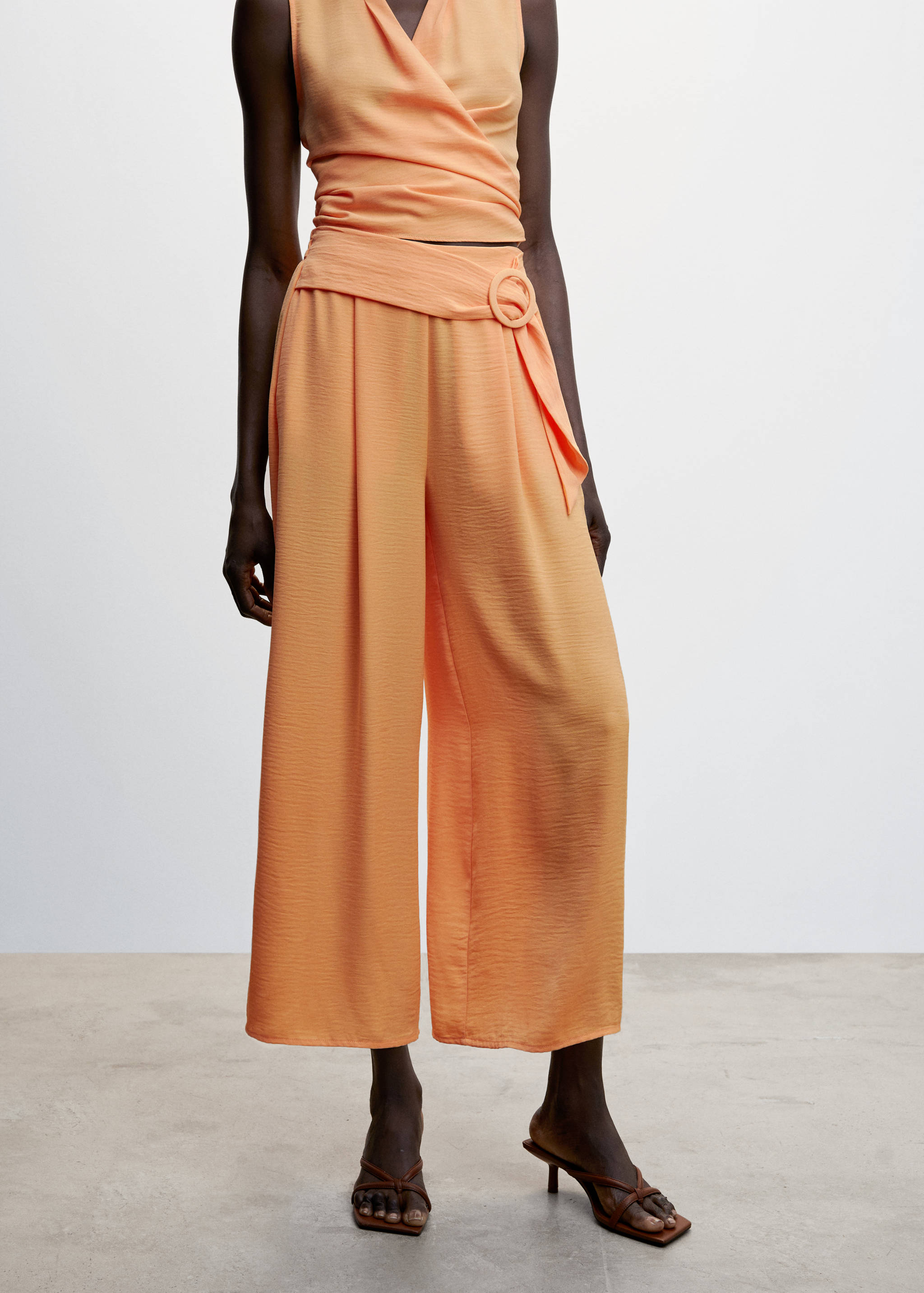 Pantalón fluido wideleg  - Plano medio
