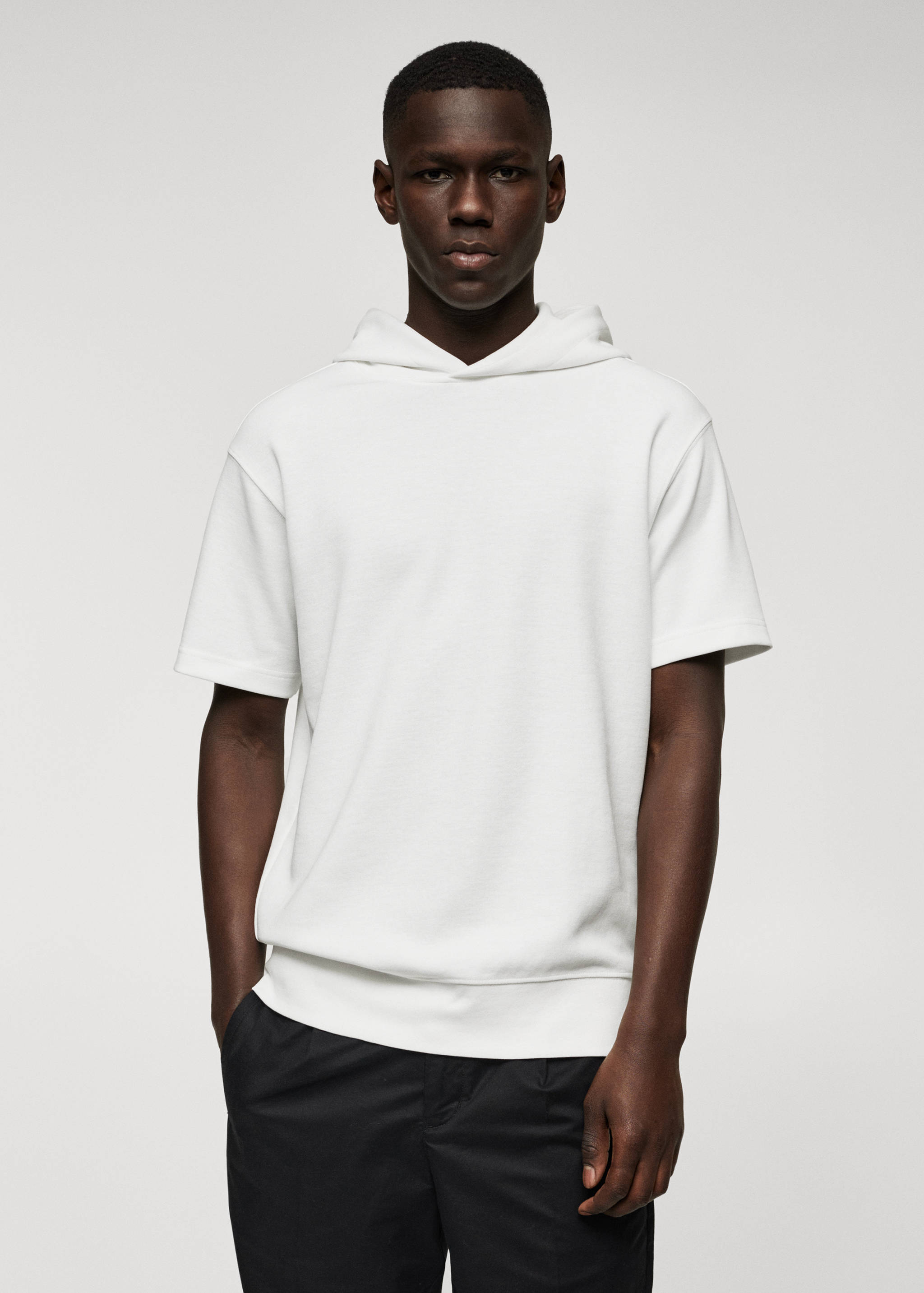 Sudadera manga corta capucha - Plano medio