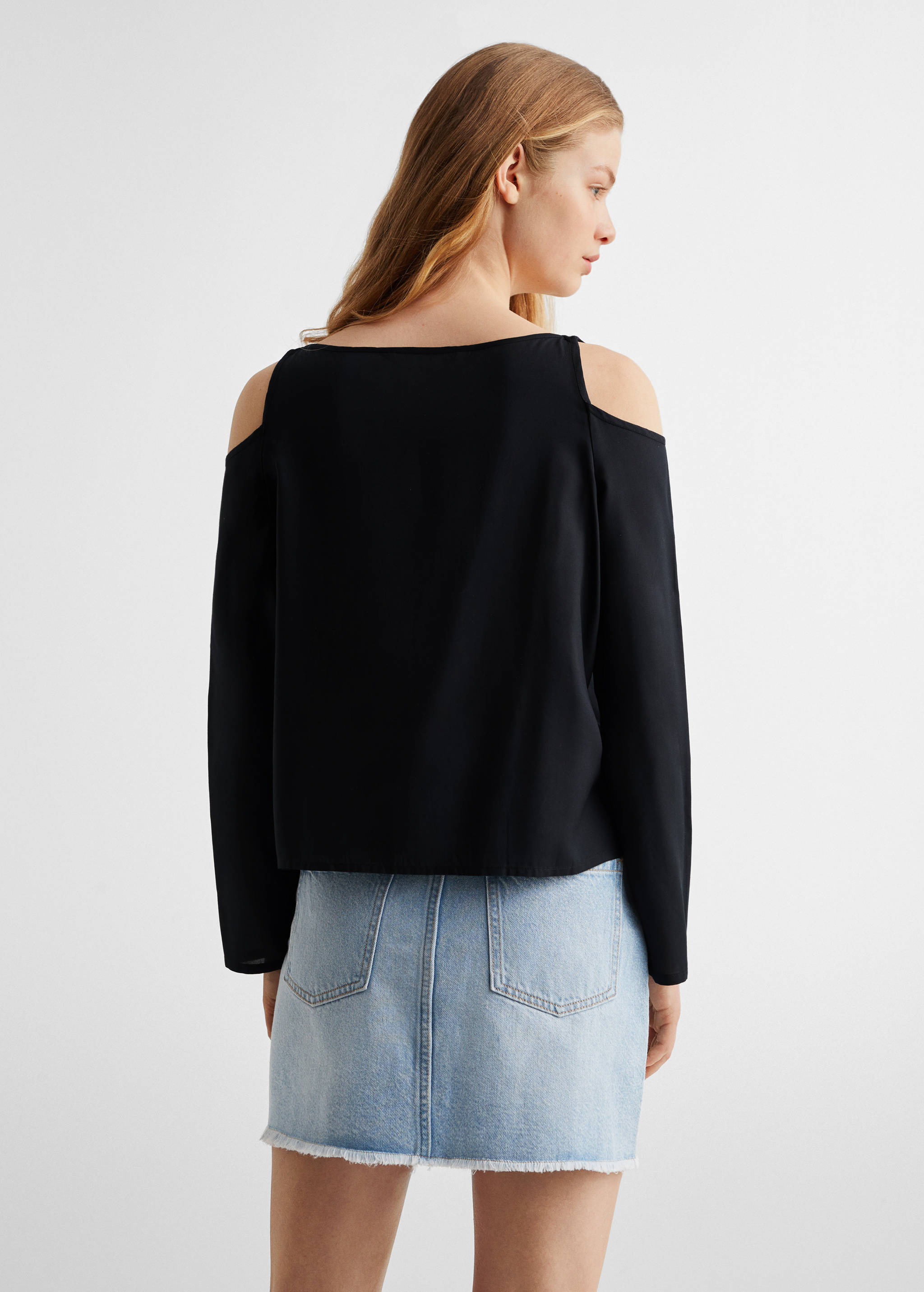 Flowing blouse with shoulder opening  - Reverse of the article